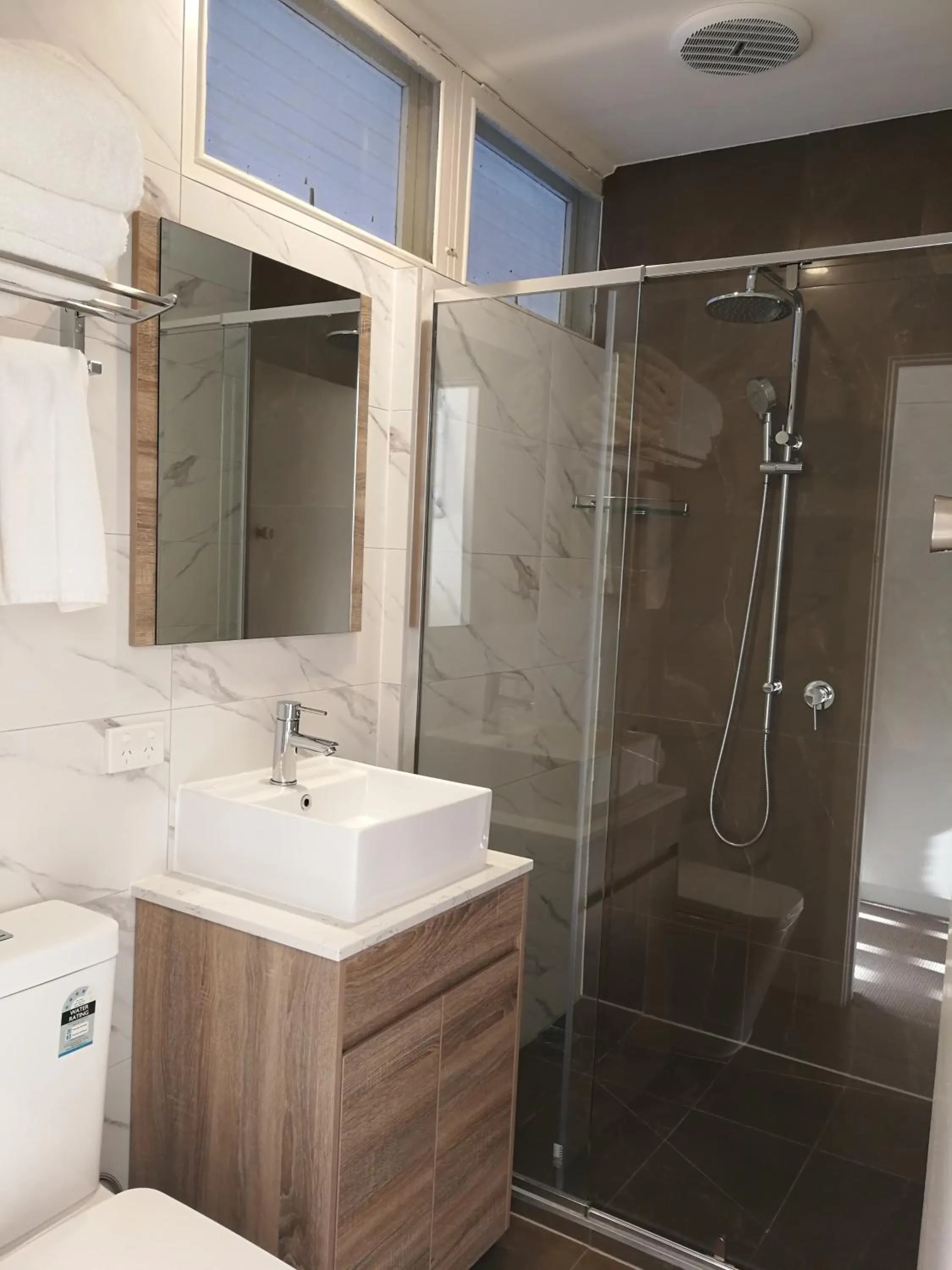 Bathroom in The Wurruk Motel