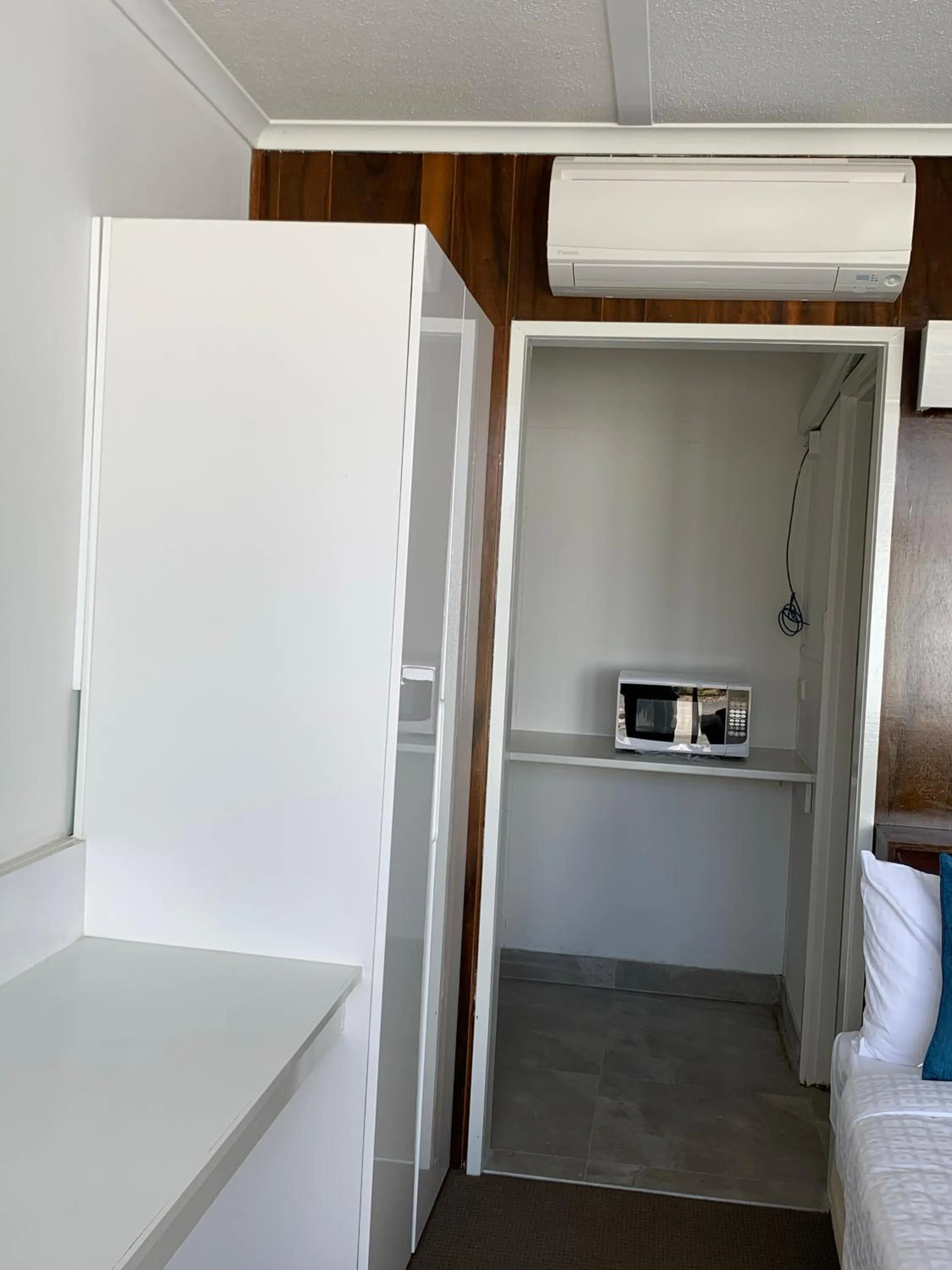 Kitchen or kitchenette in The Wurruk Motel