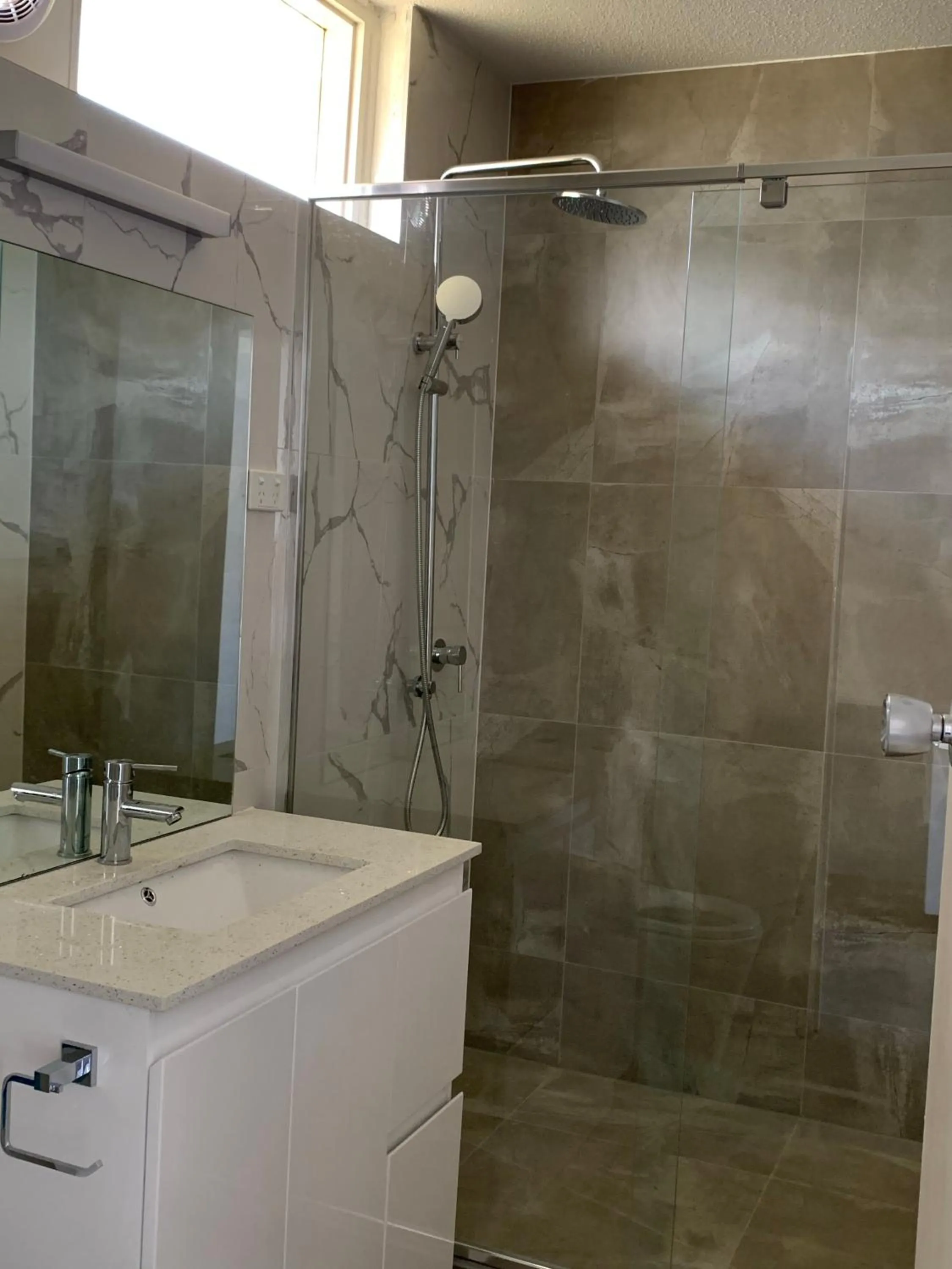 Shower in The Wurruk Motel