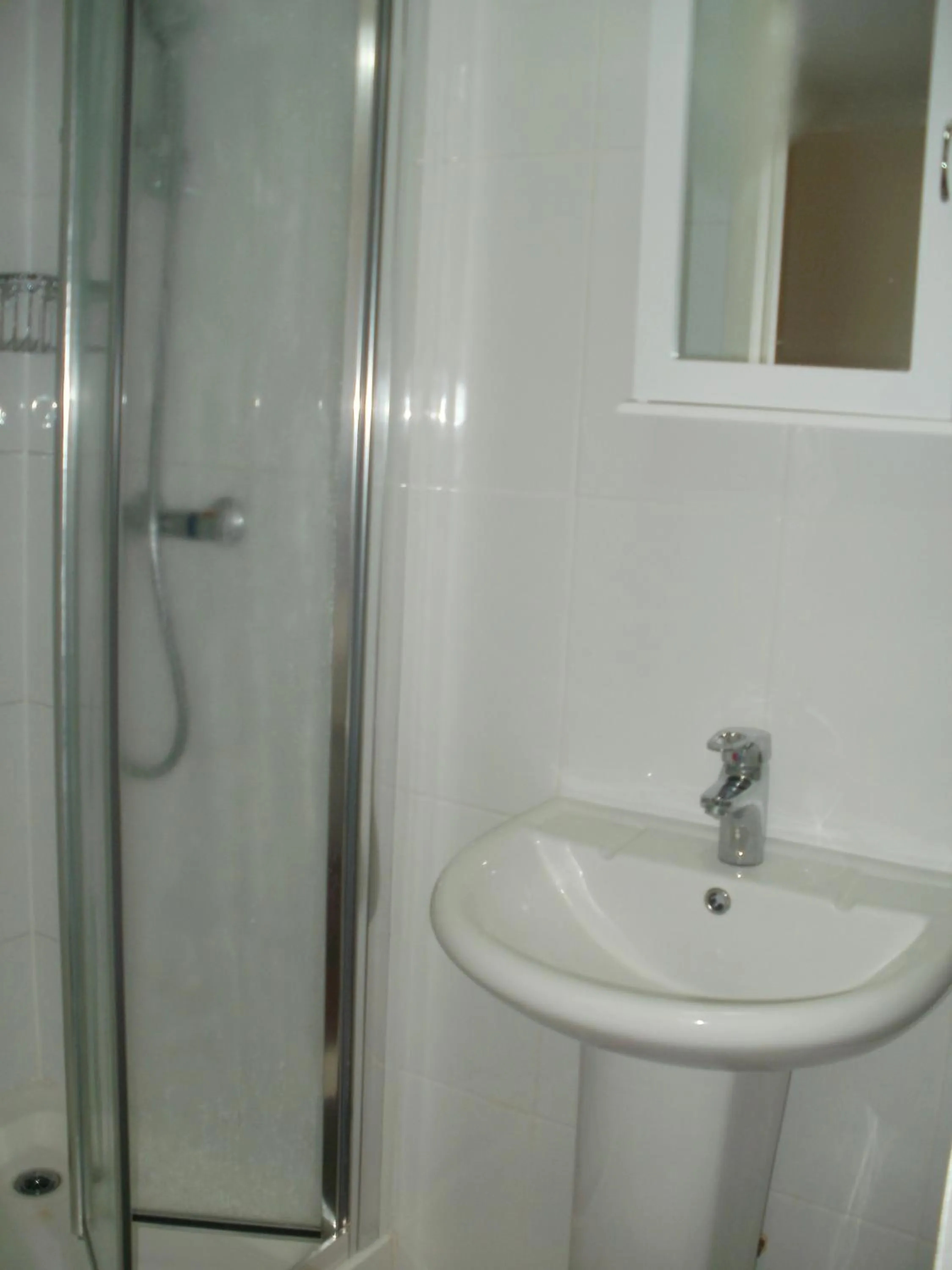 Bathroom in London Heathrow Guesthouse