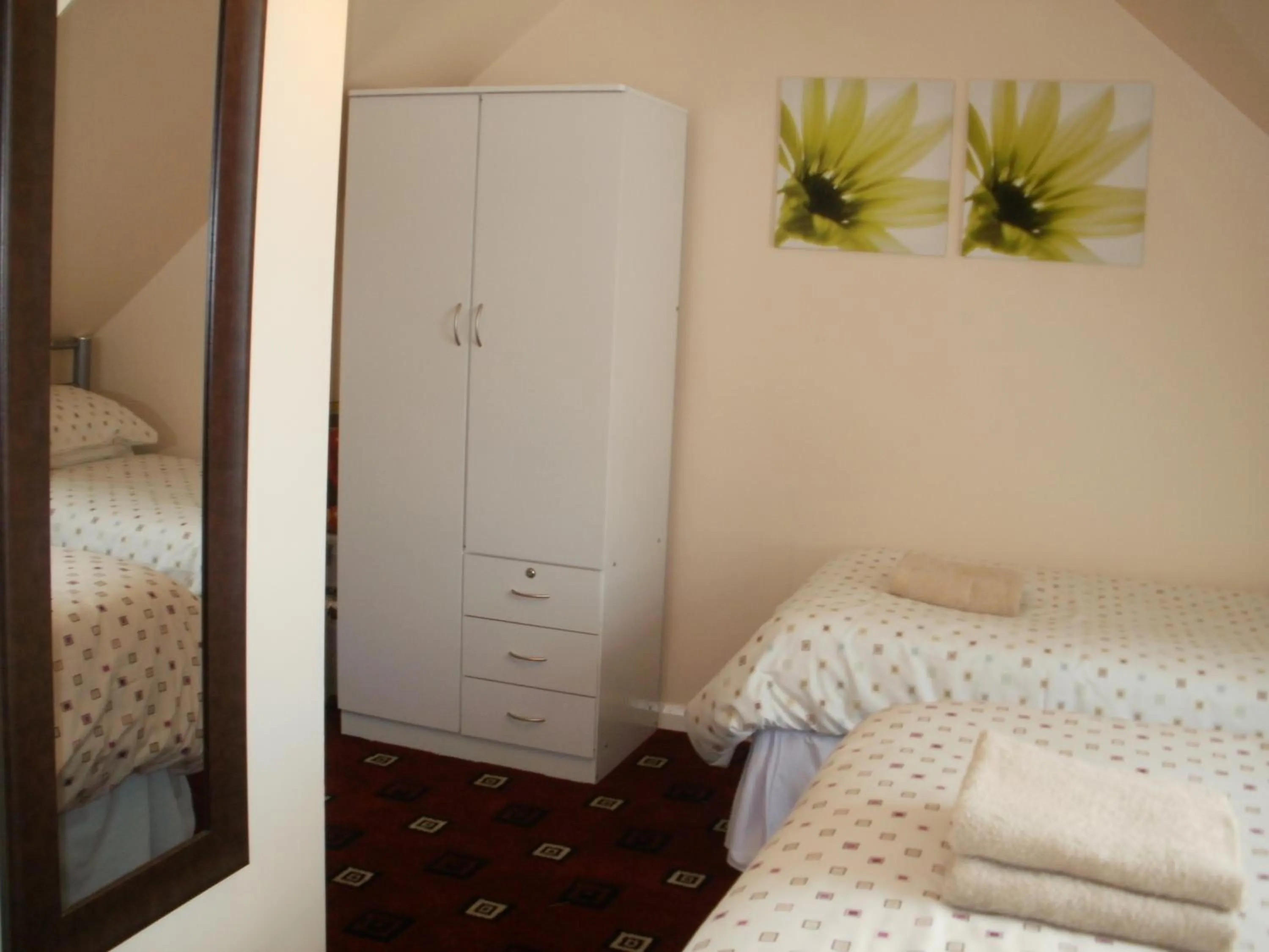 Decorative detail, Bed in London Heathrow Guesthouse