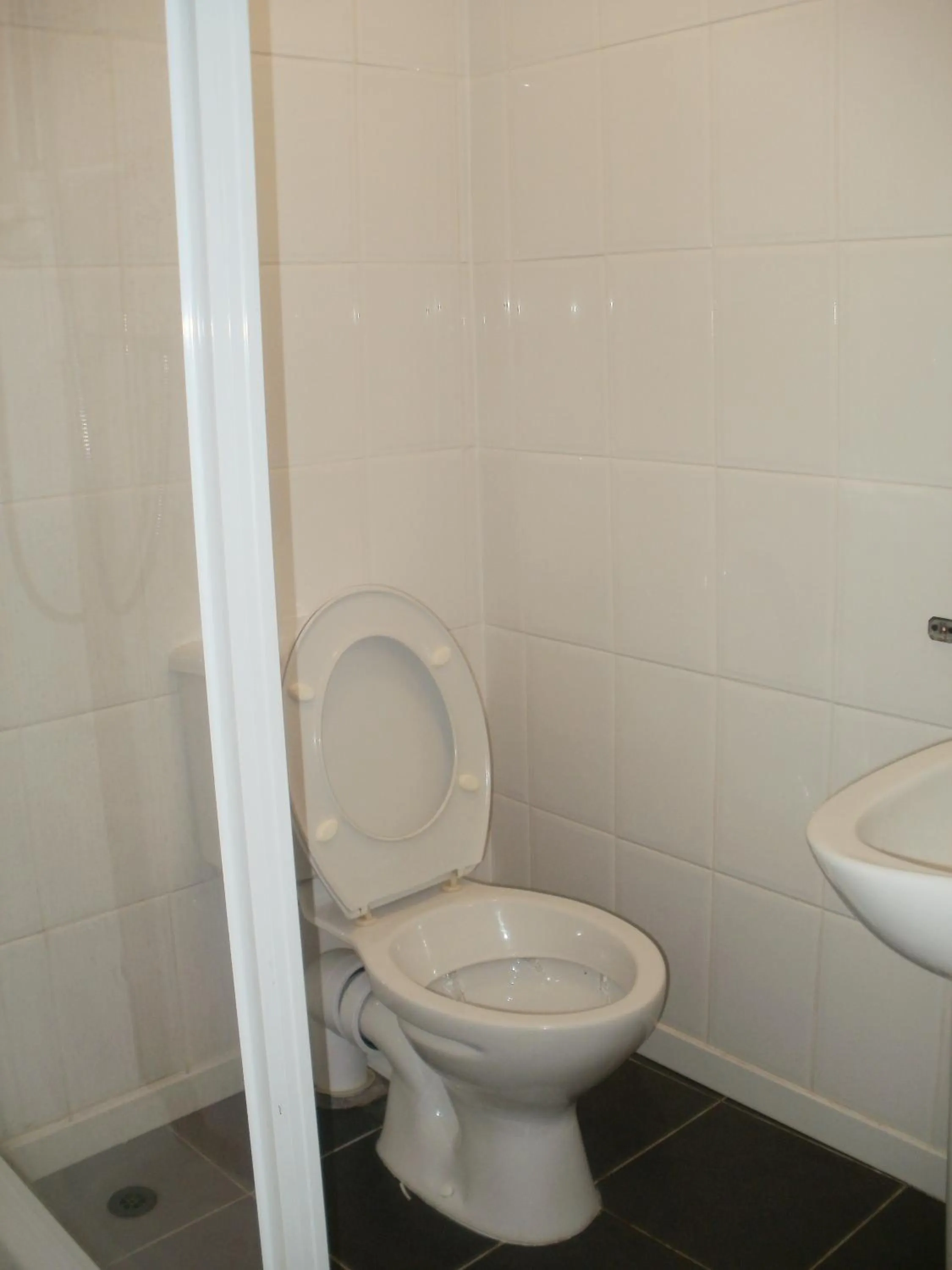 Bathroom in London Heathrow Guesthouse