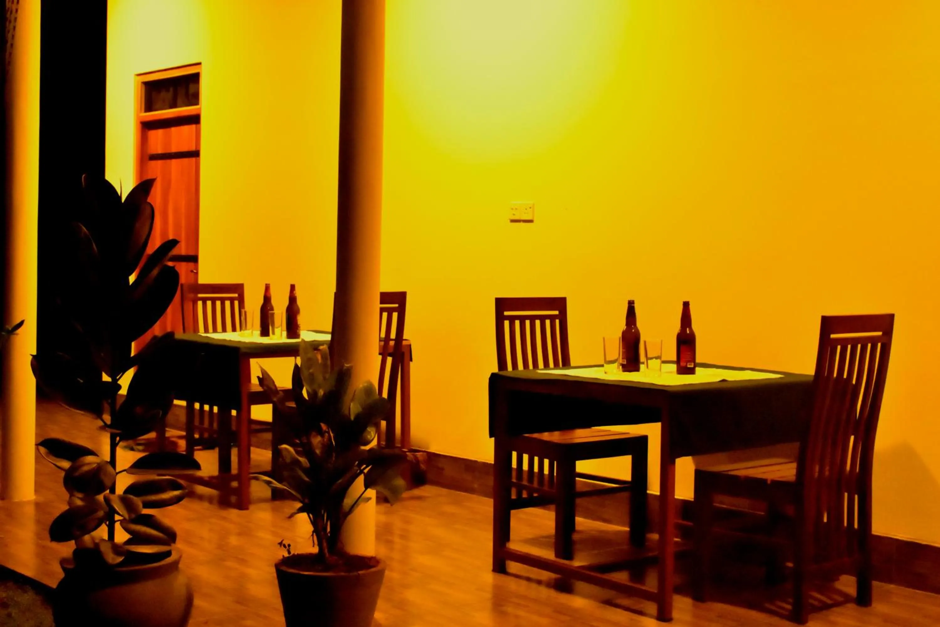 Restaurant/places to eat in Little Ele Safari Lodge