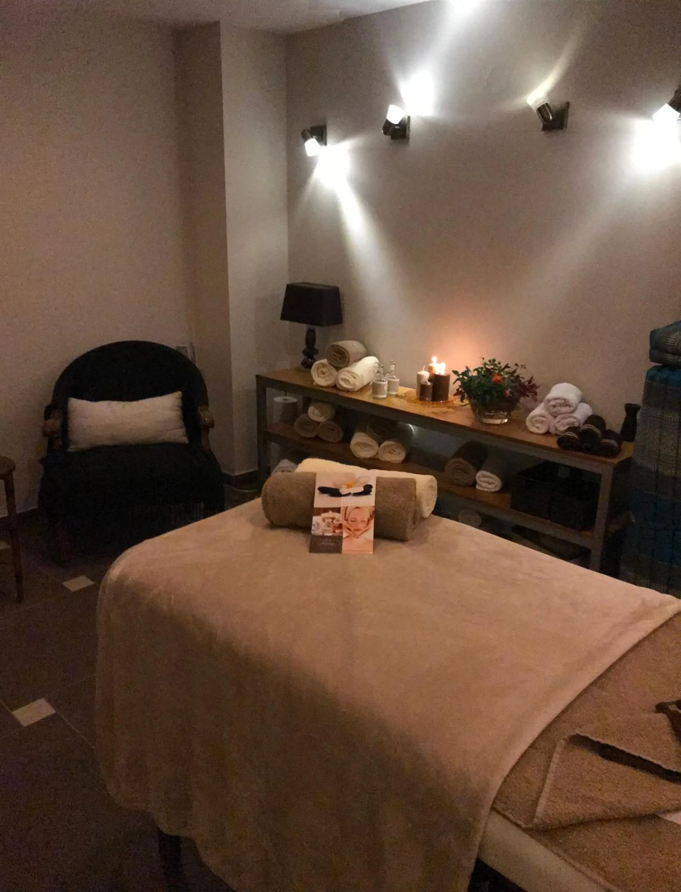 Massage, Bed in Melies Boutique Hotel