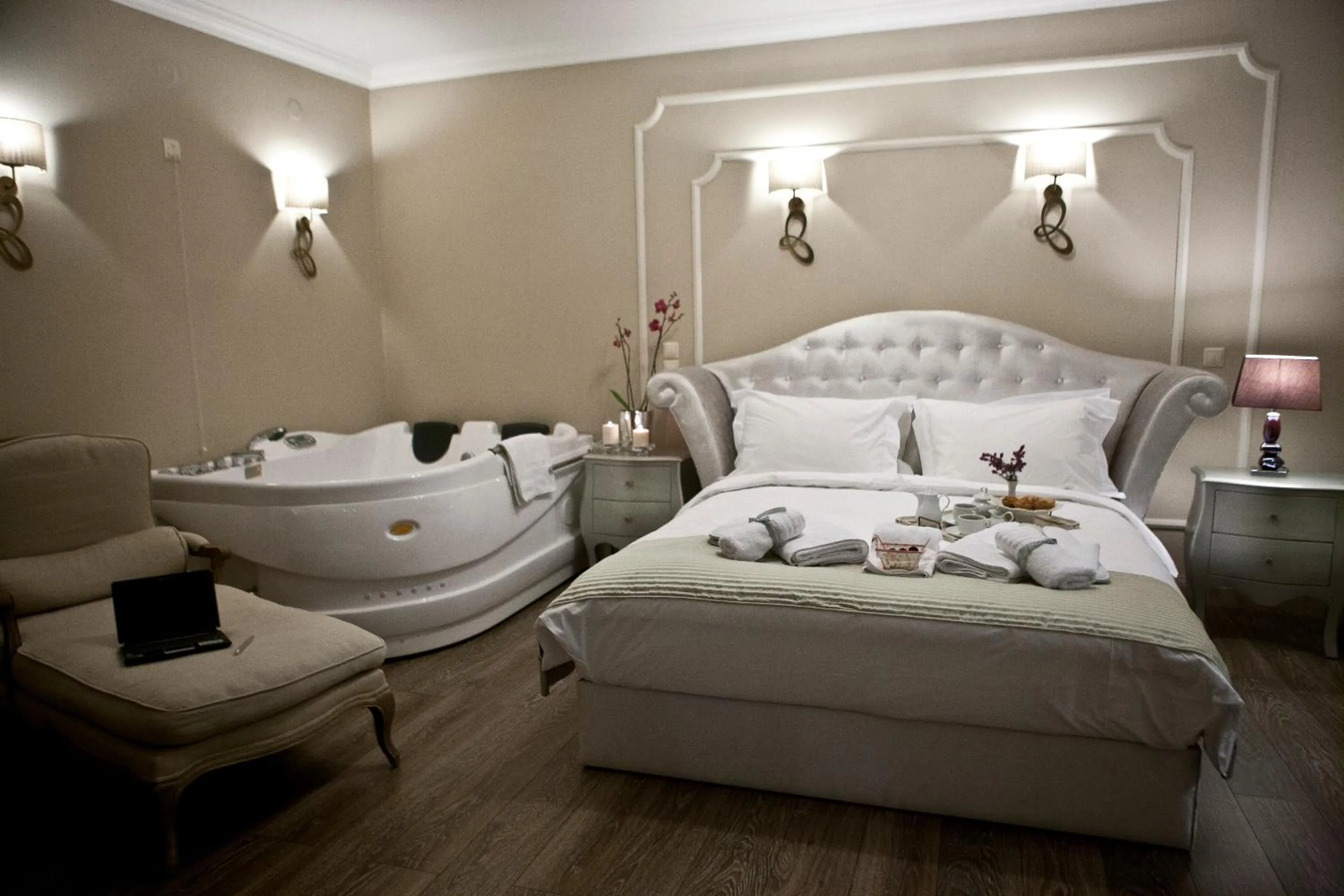 Photo of the whole room, Bed in Melies Boutique Hotel