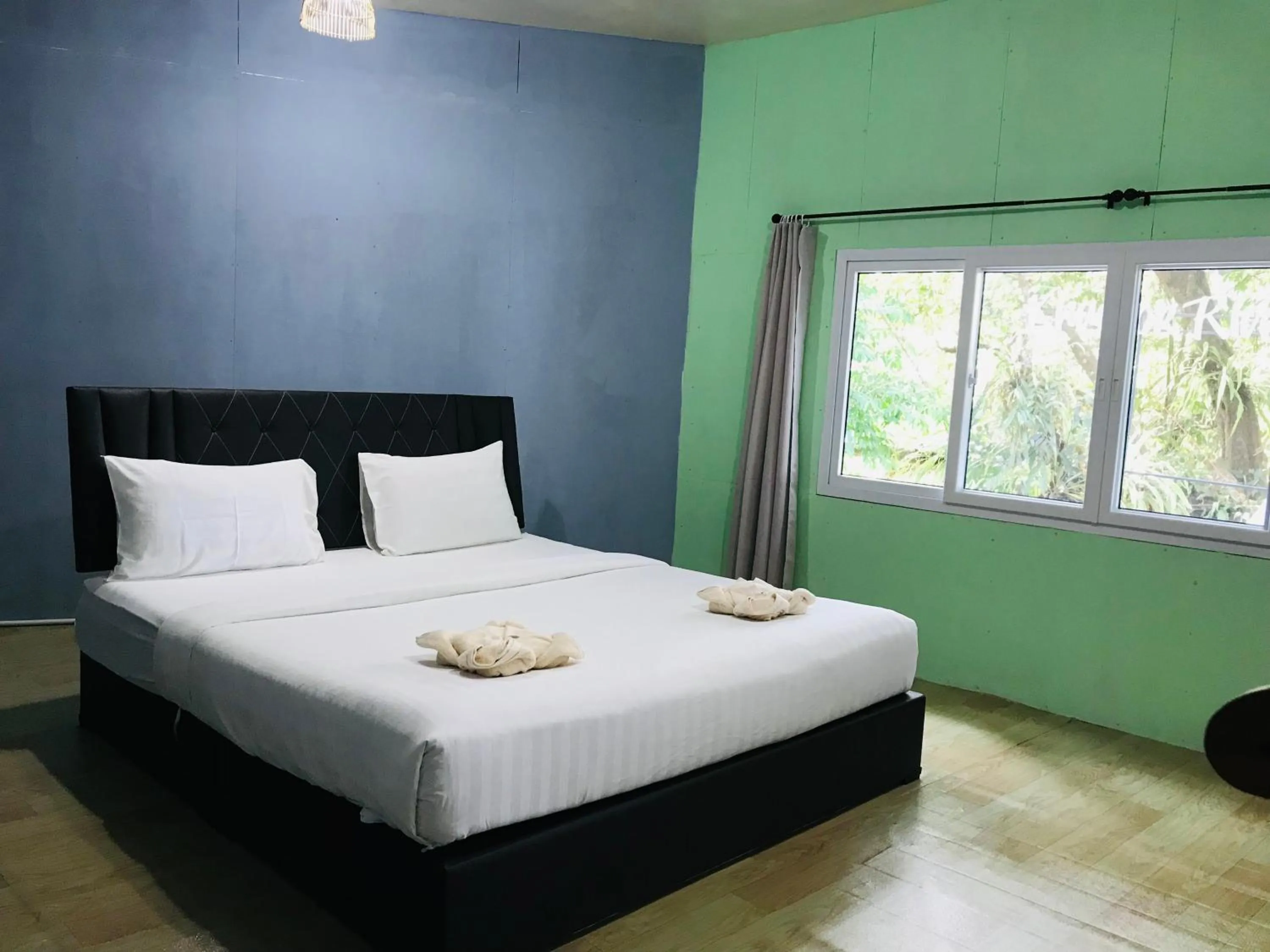 Bed in Khaosok River Camp