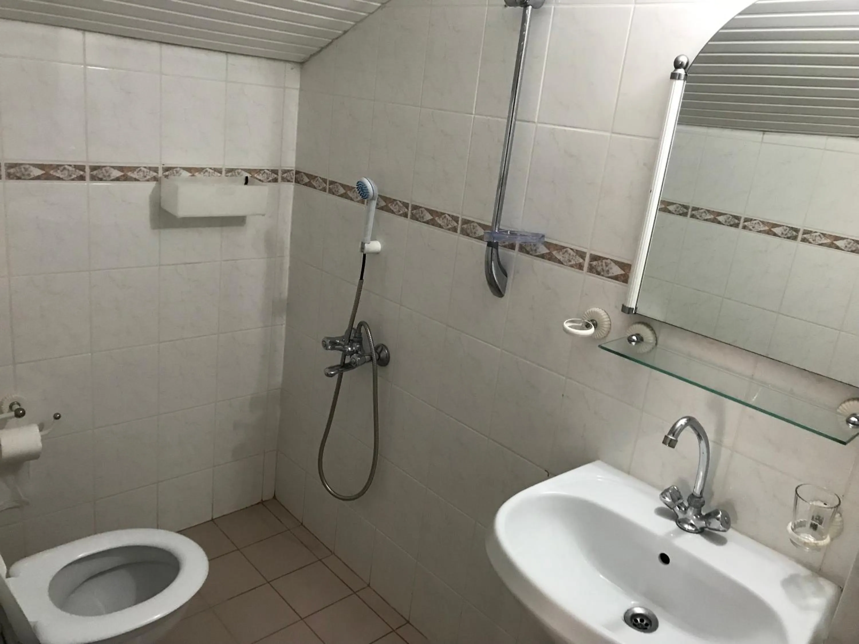 Shower in Calypso Cozy Suites