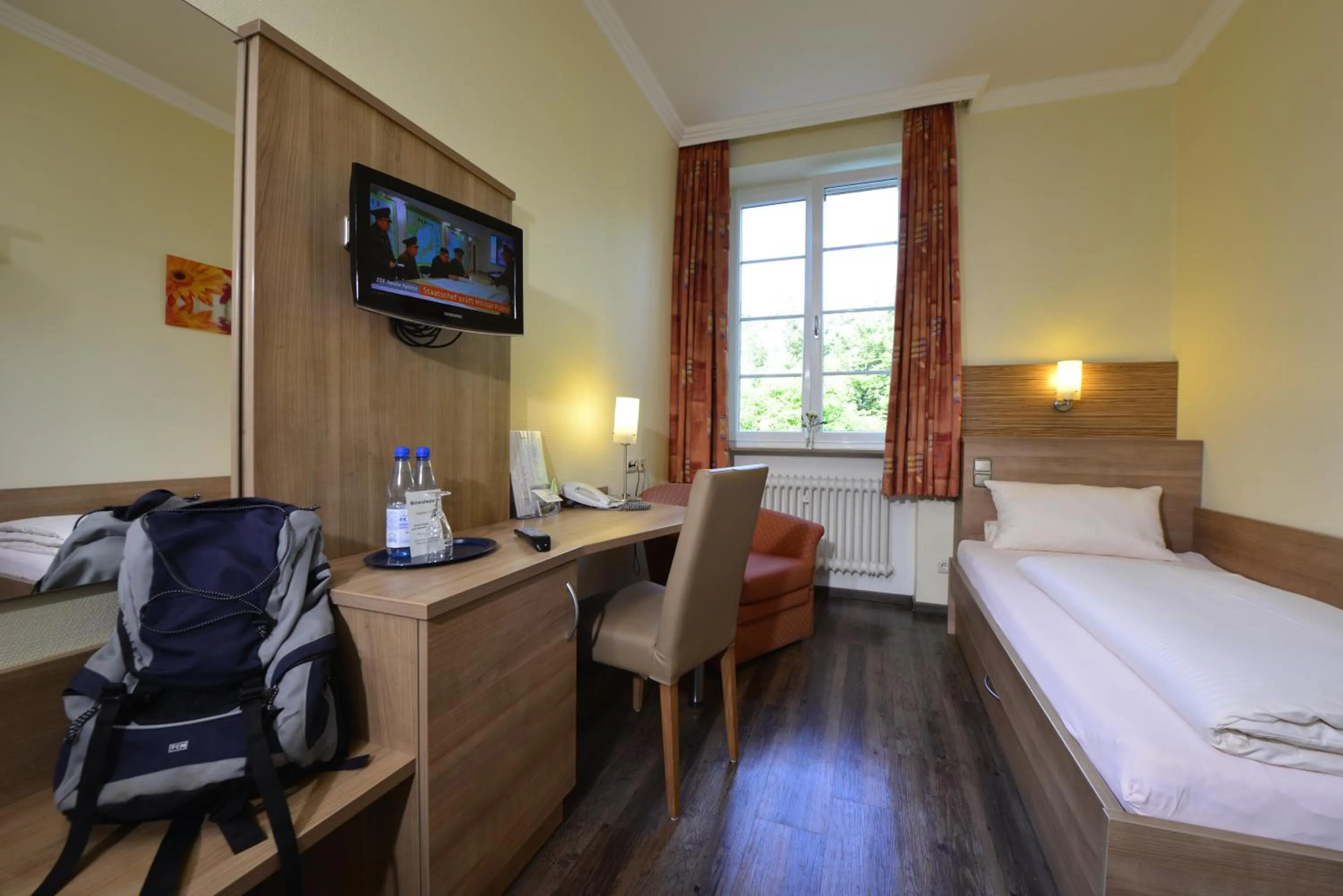 Photo of the whole room, TV/Entertainment Center in BB Haus Neugebauer Garni