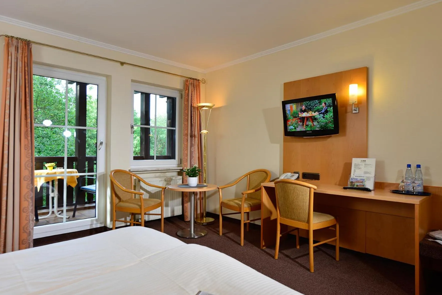 TV and multimedia, TV/Entertainment Center in BB Haus Neugebauer Garni