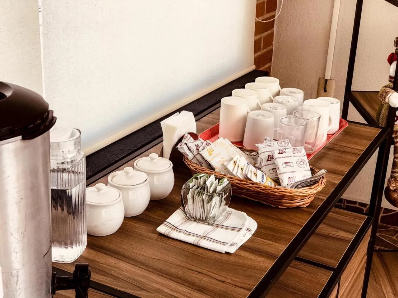 Coffee/tea facilities in Hotel Bugambilias Rooms