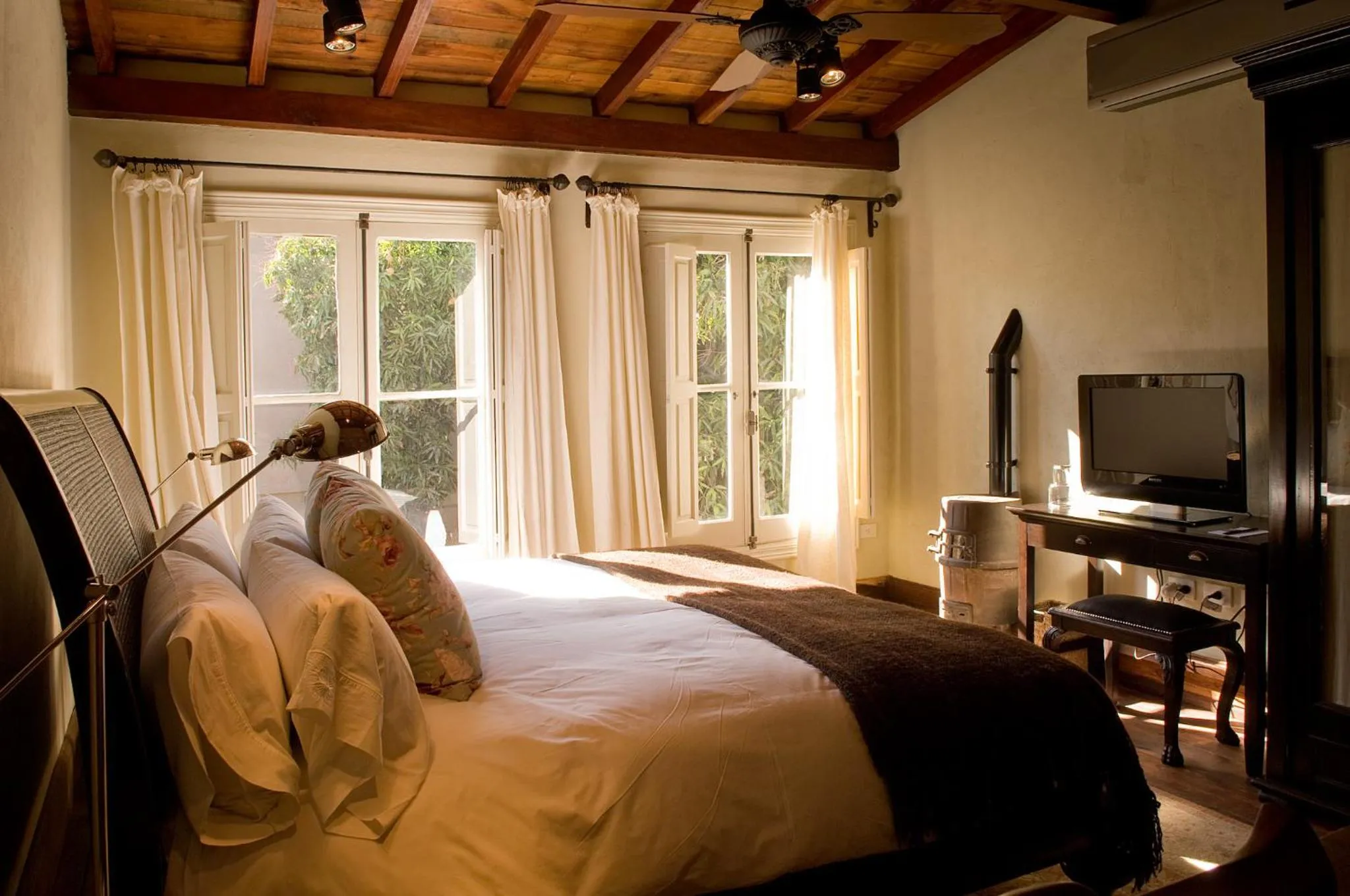 Bed in La Alondra, Casa de huéspedes