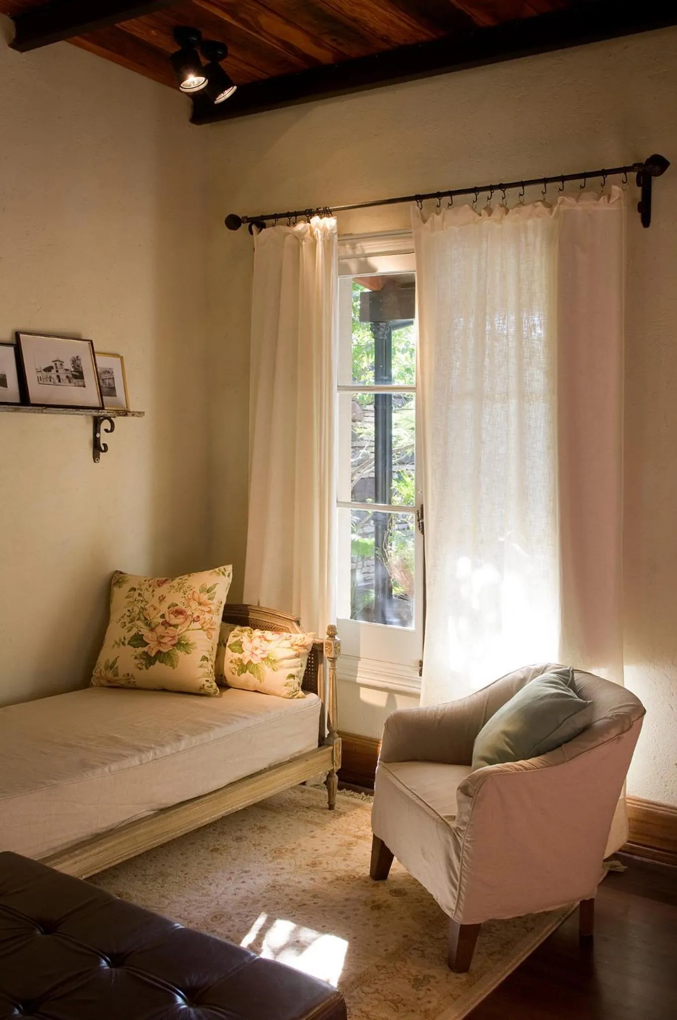 Living room in La Alondra, Casa de huéspedes