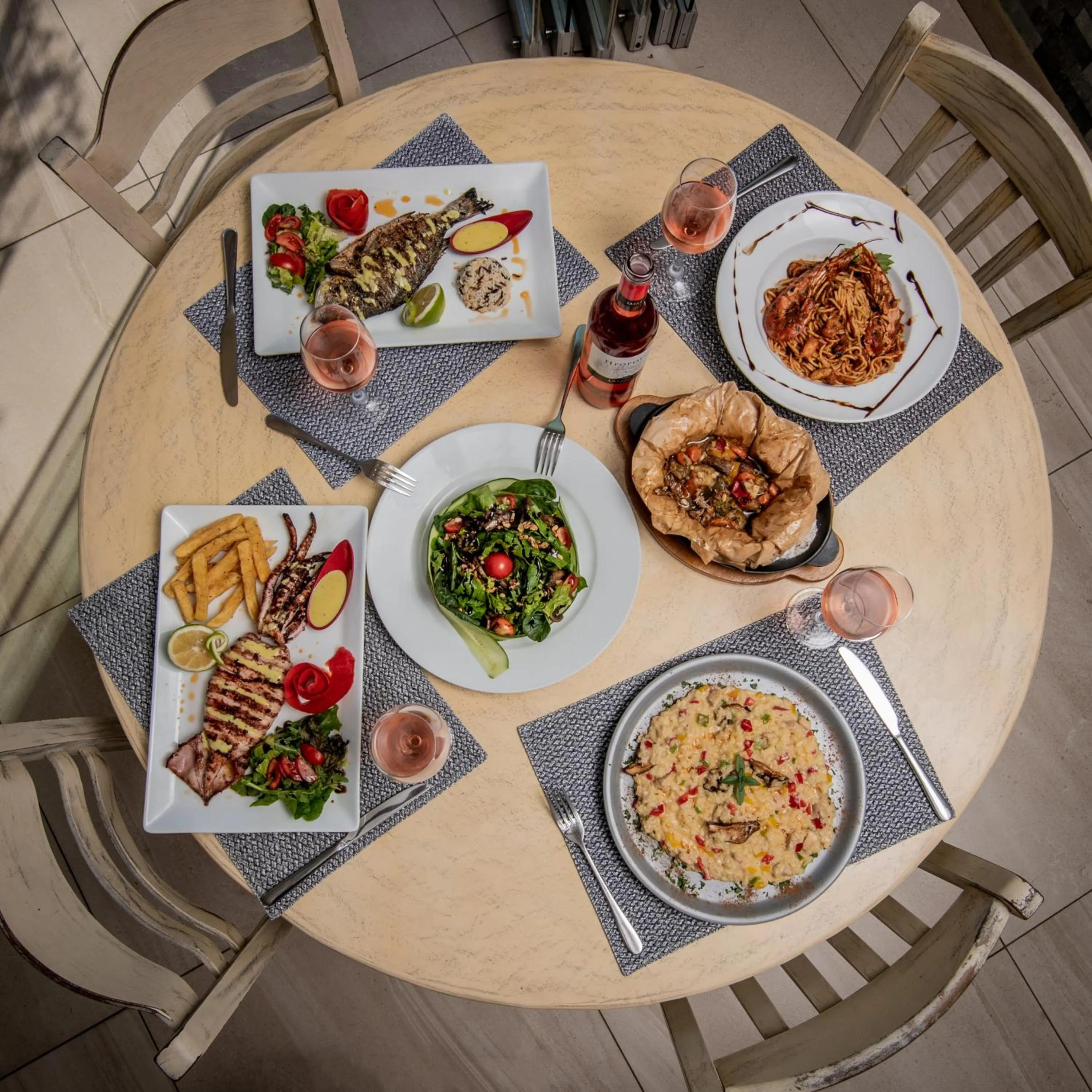 Restaurant/places to eat in Plaza Pallas