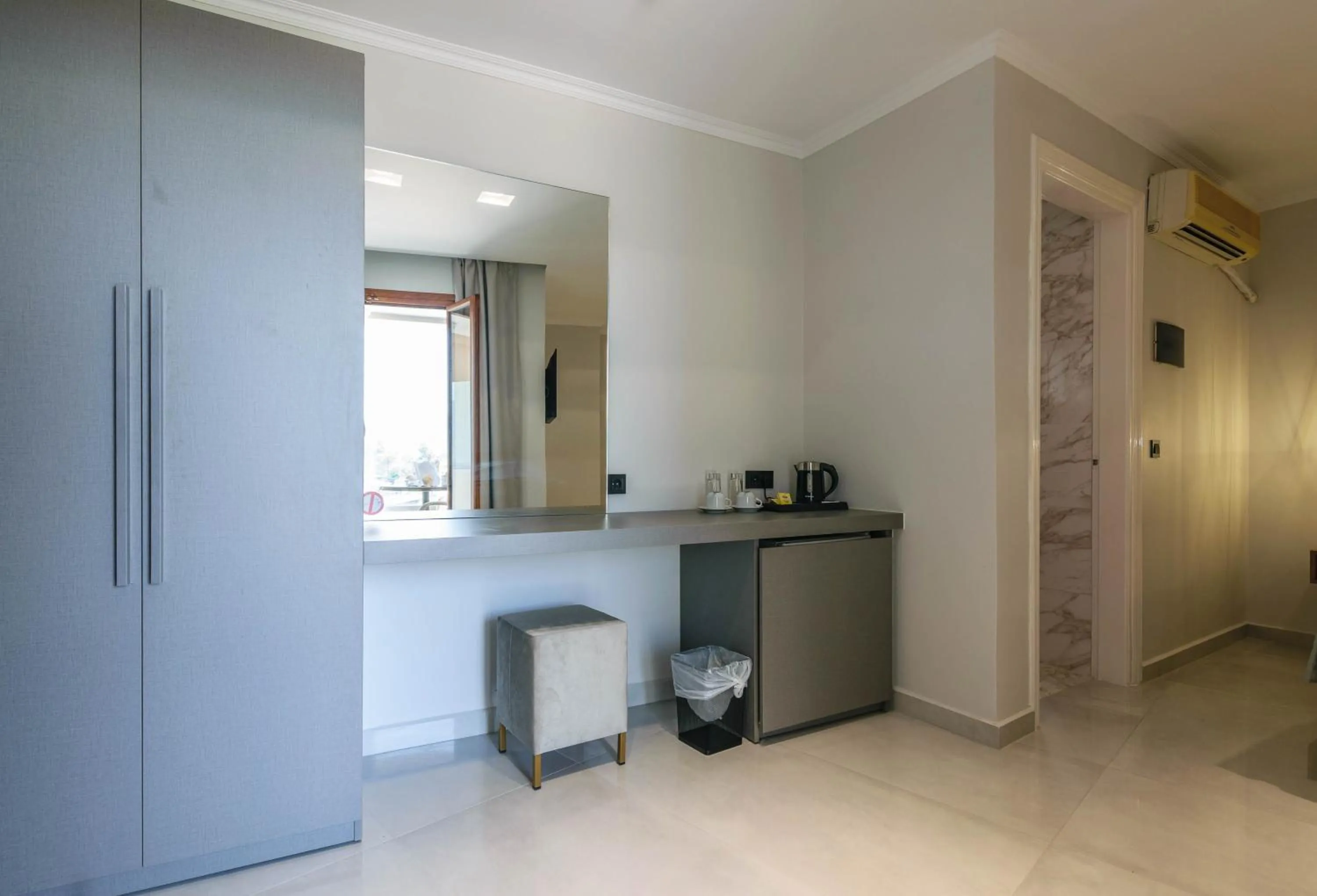 Coffee/tea facilities in Plaza Pallas