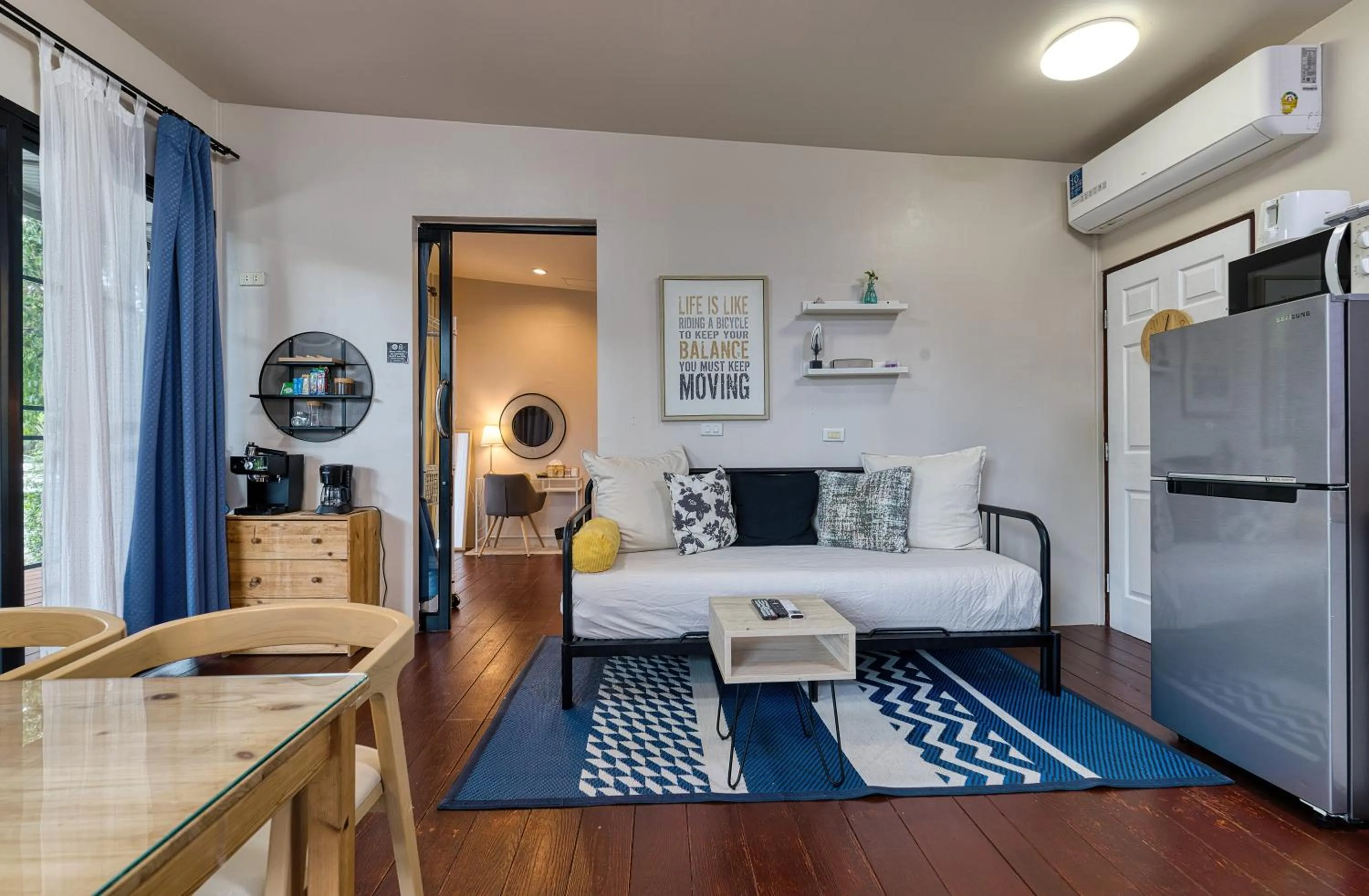 Living room, Bed in Jasmine Garden Bungalow