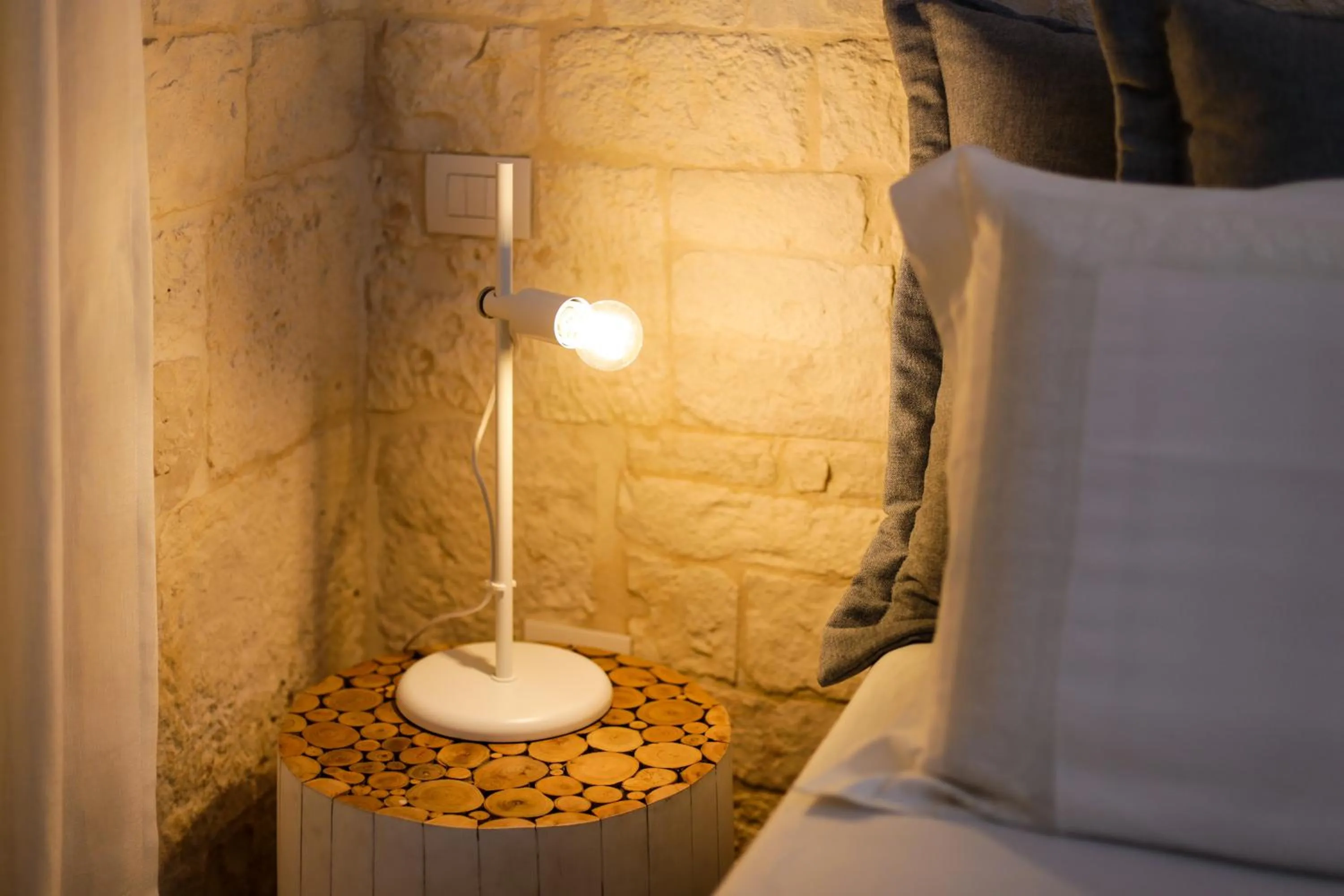 Bed in Hermanas Relais - trulli luxury
