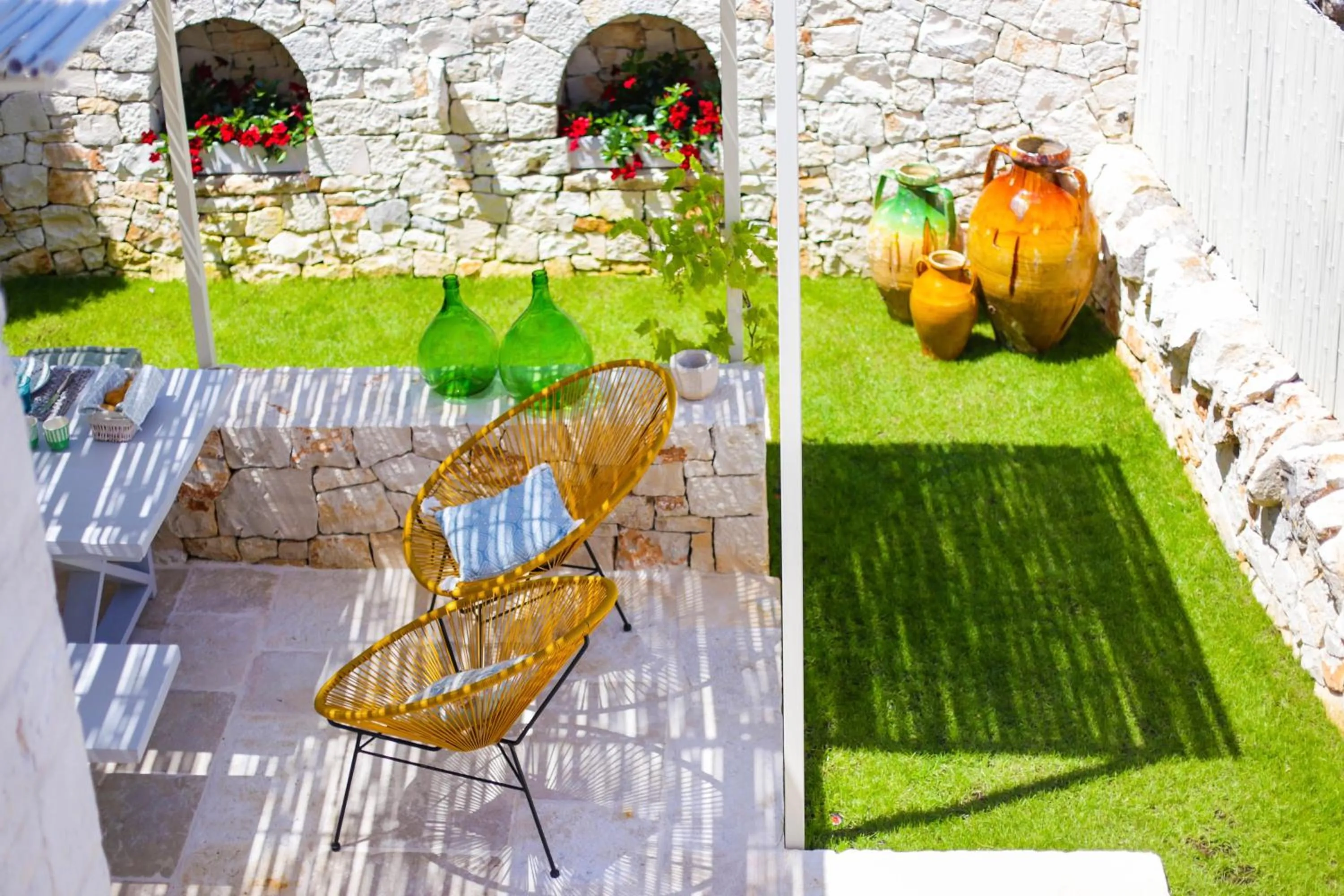 Patio in Hermanas Relais - trulli luxury