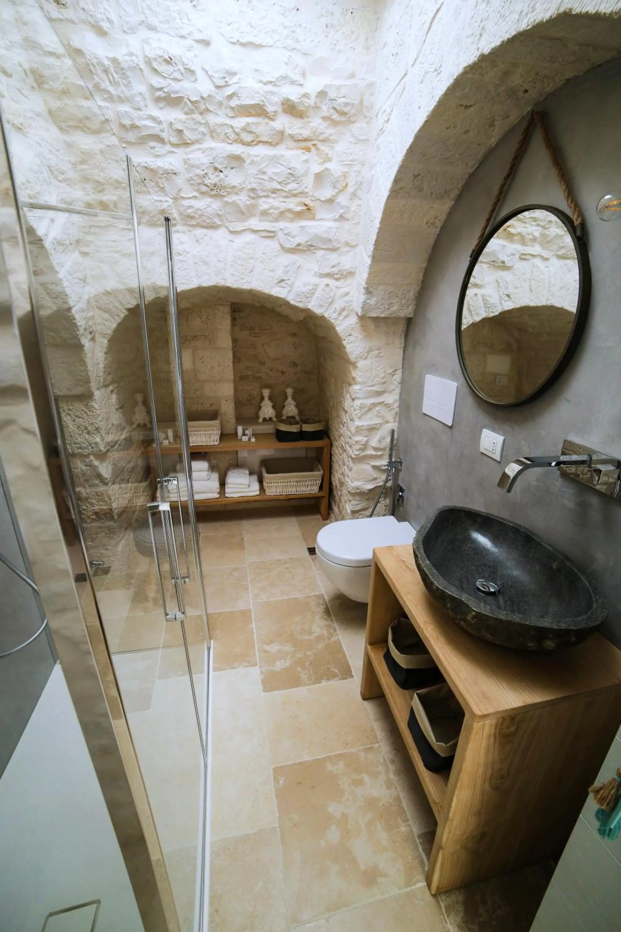 Bathroom in Hermanas Relais - trulli luxury