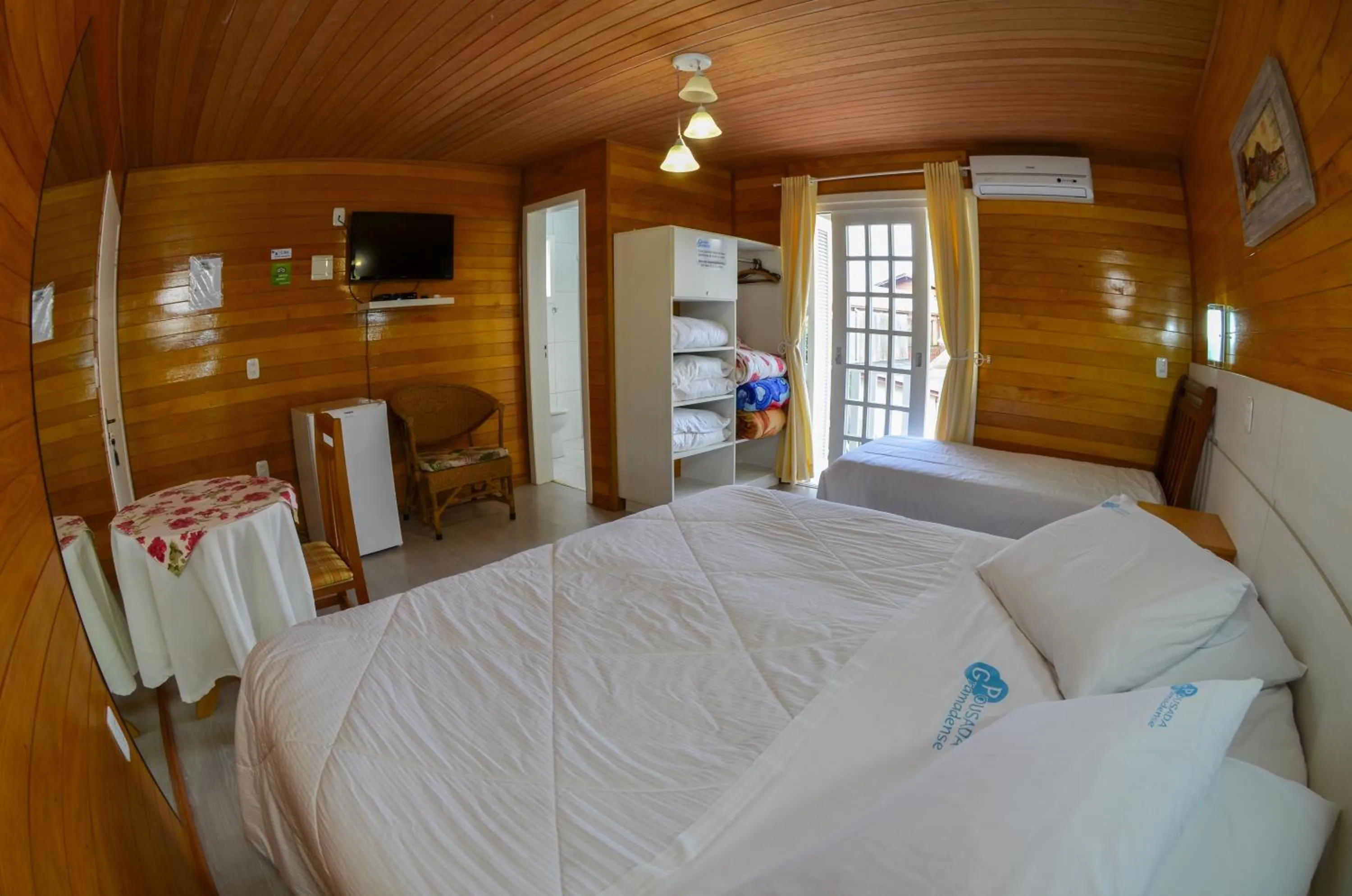 Property building, Bed in Pousada Gramadense