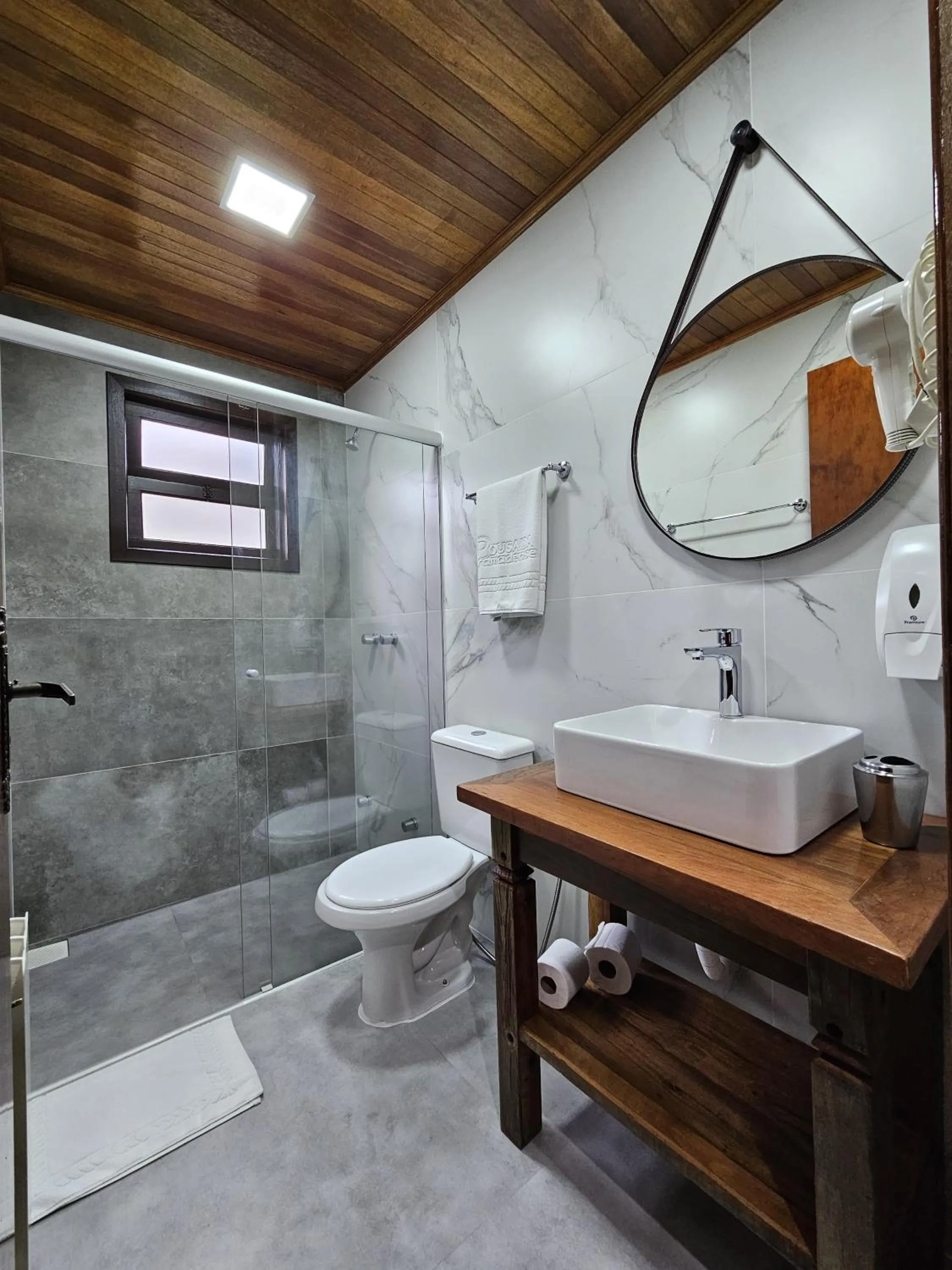 Bathroom in Pousada Gramadense