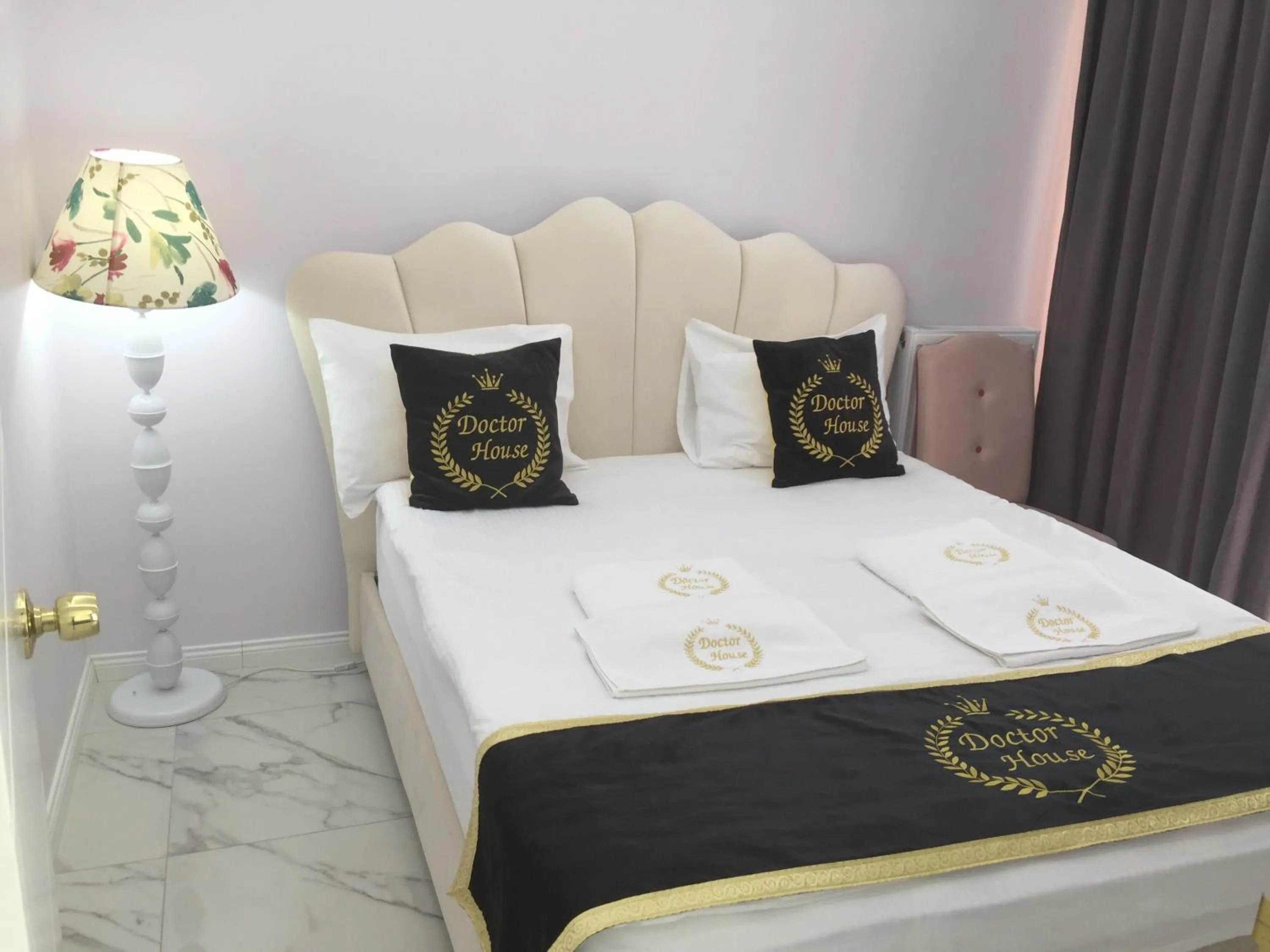 Bed in Doctor House Hotel