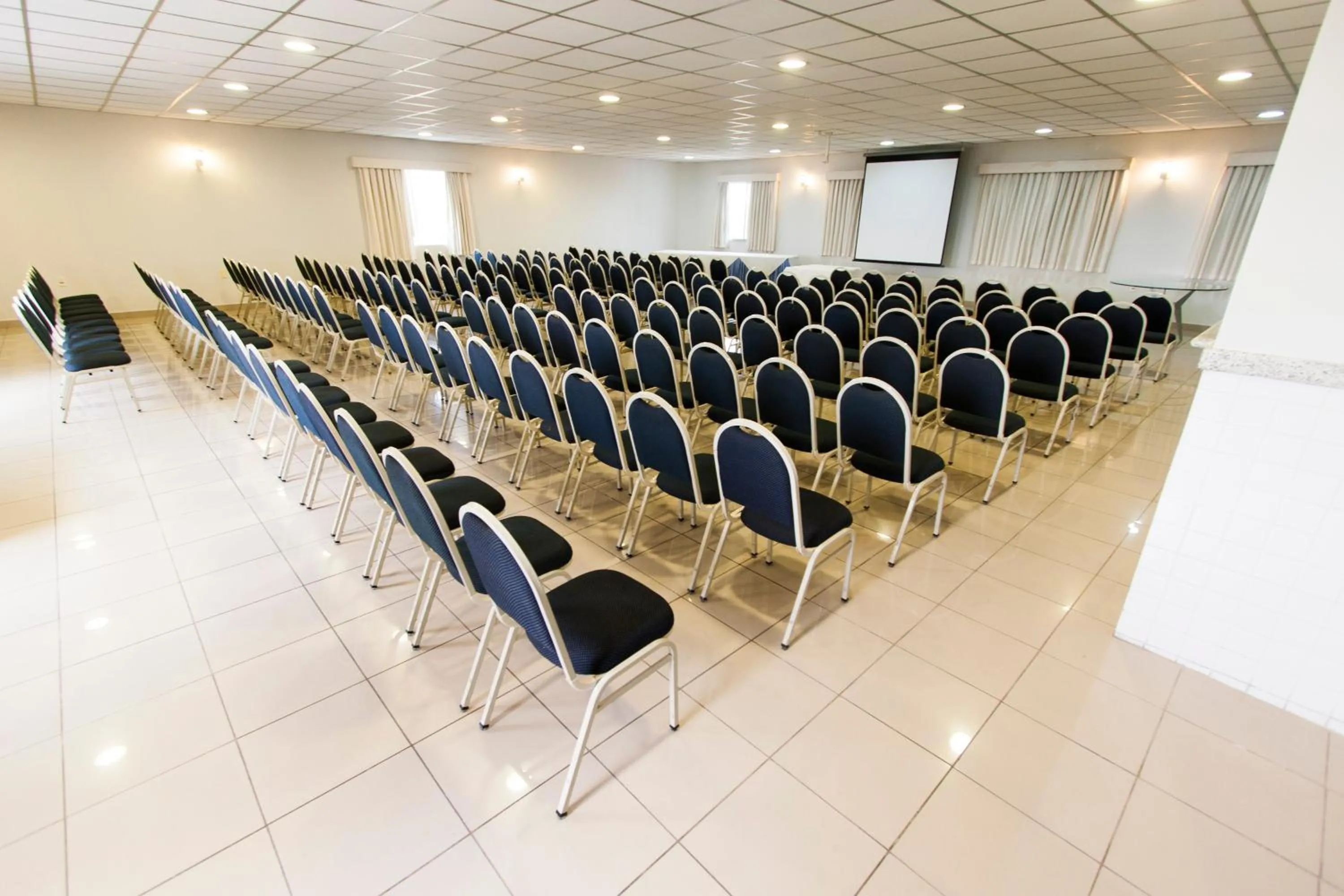 Meeting/conference room in Di Giulio Hotel