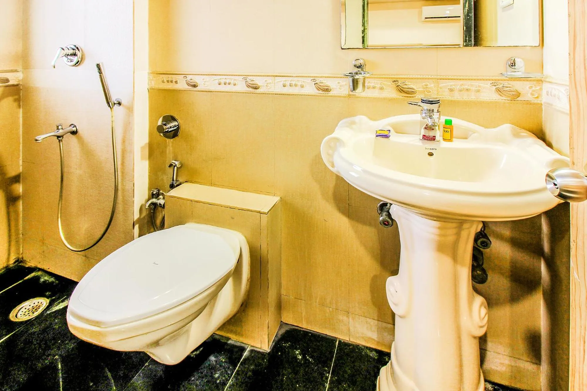 Toilet in FabHotel Sahar Garden - Nr Mumbai International Airport