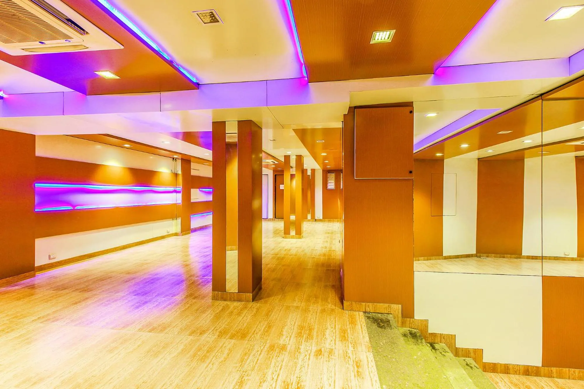 Lobby or reception in FabHotel Sahar Garden - Nr Mumbai International Airport