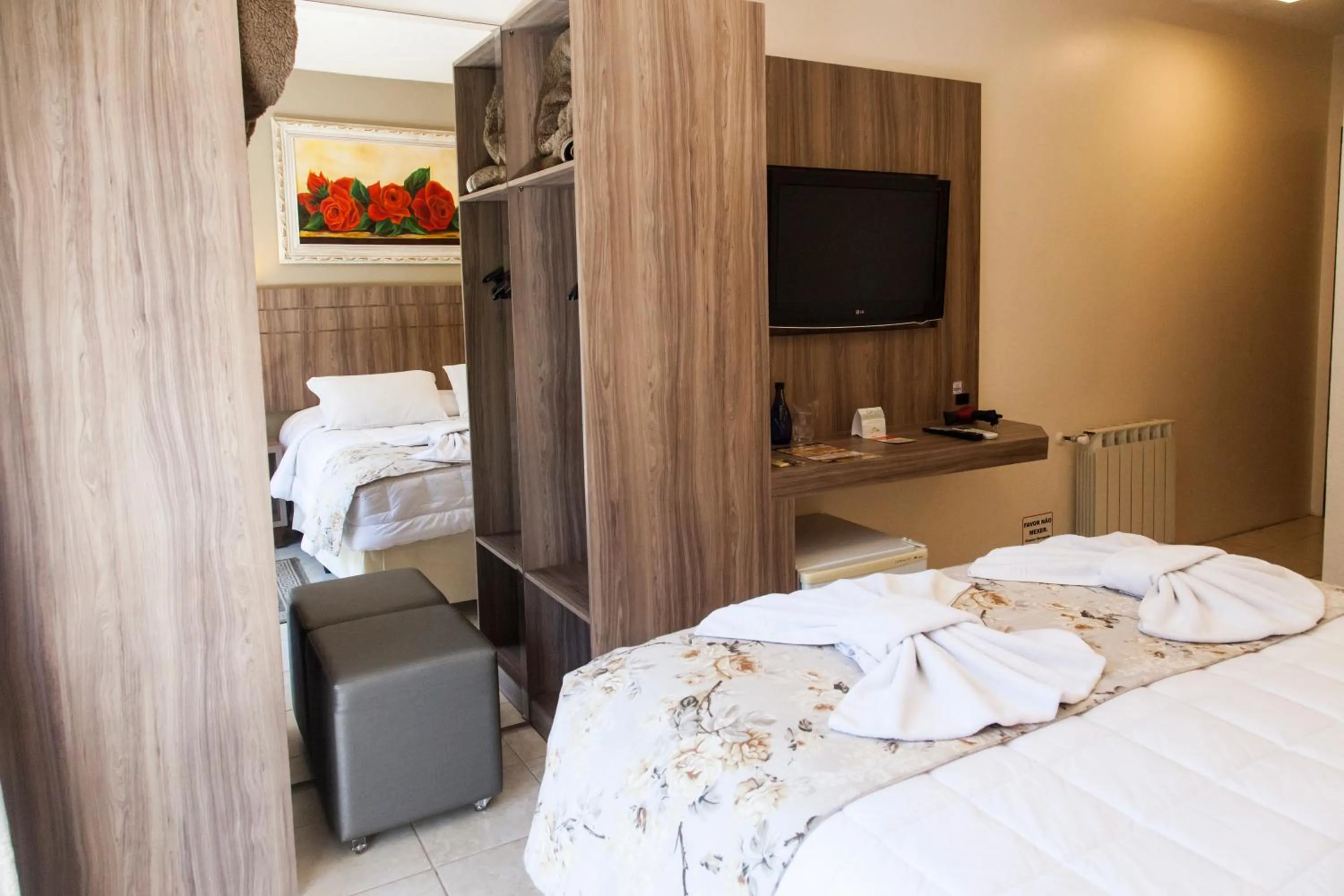 TV and multimedia, Bed in Pousada Águia Branca