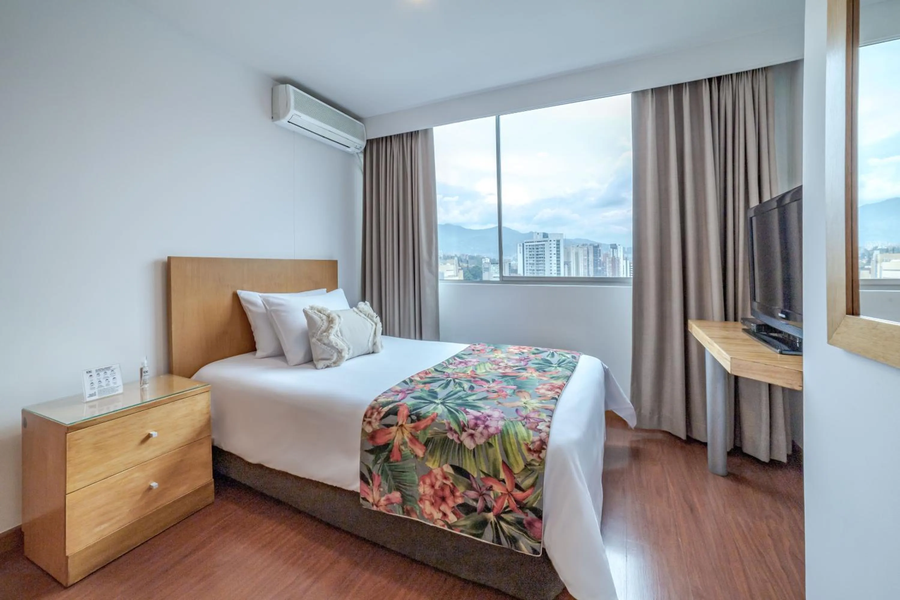 TV and multimedia, Bed in Affinity ApartaHotel - Extended Stay