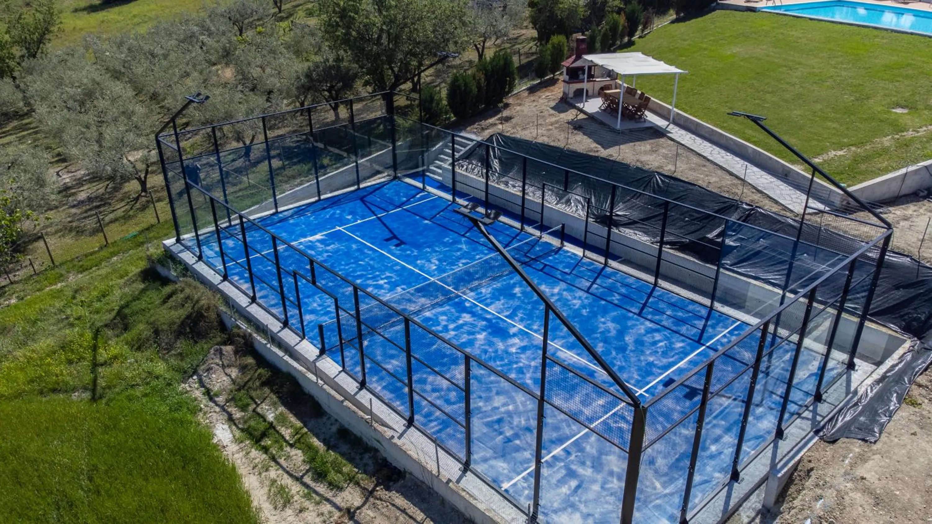 Tennis court in Blue Avenue