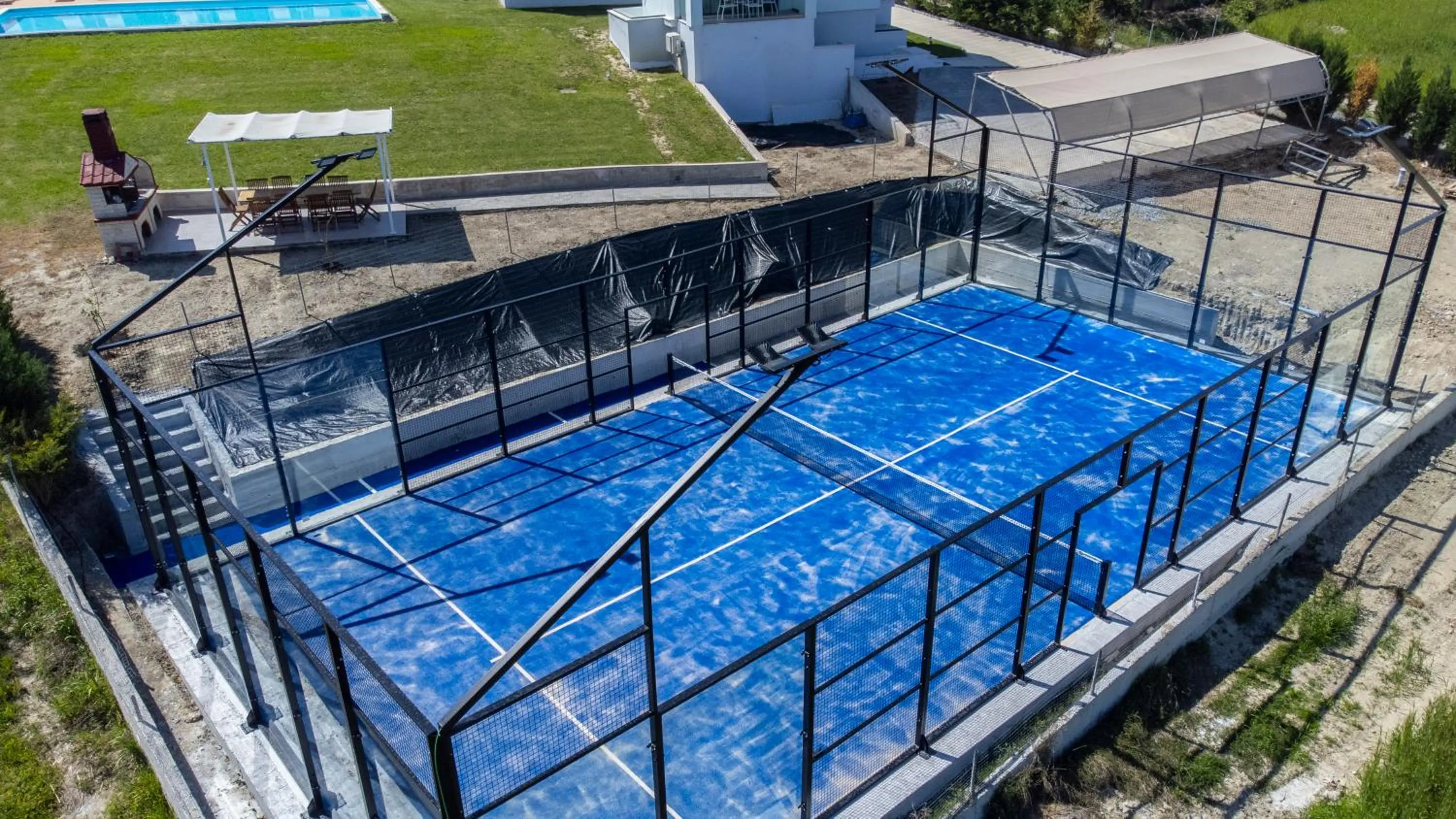Tennis court in Blue Avenue