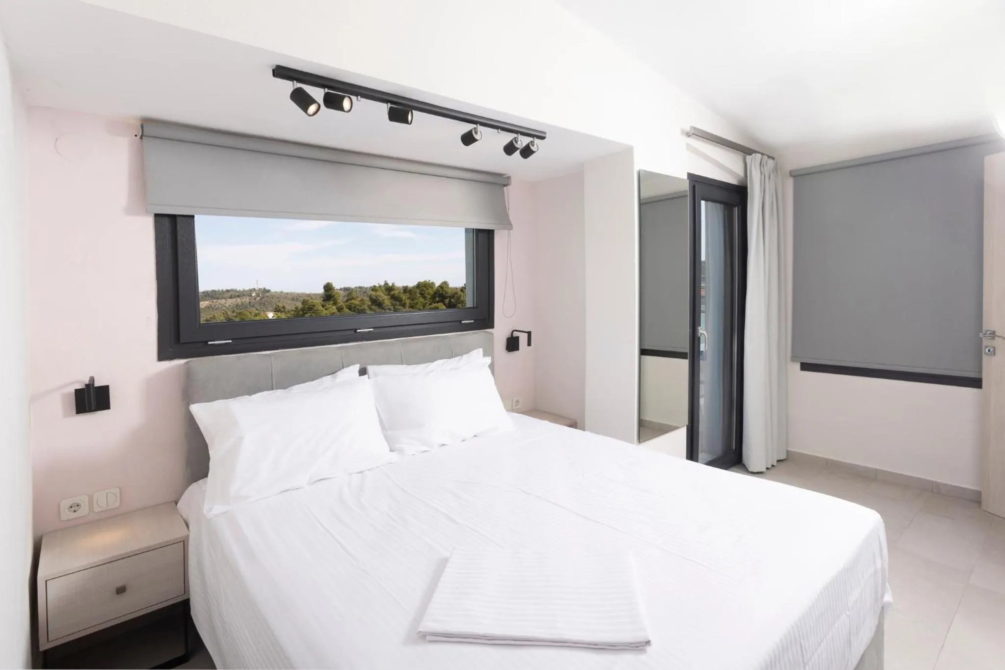 Bedroom, Bed in Blue Avenue