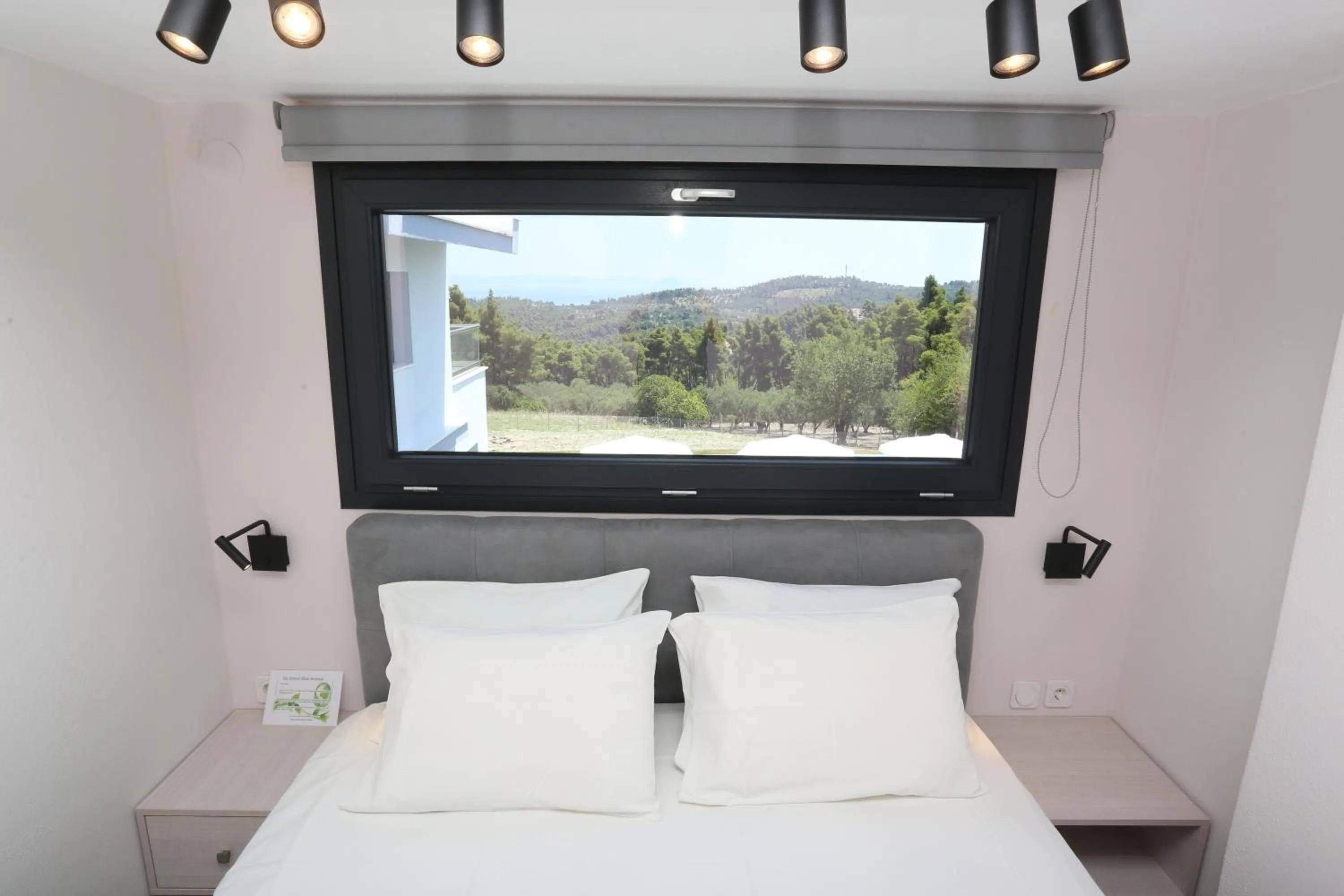 Bedroom, Bed in Blue Avenue