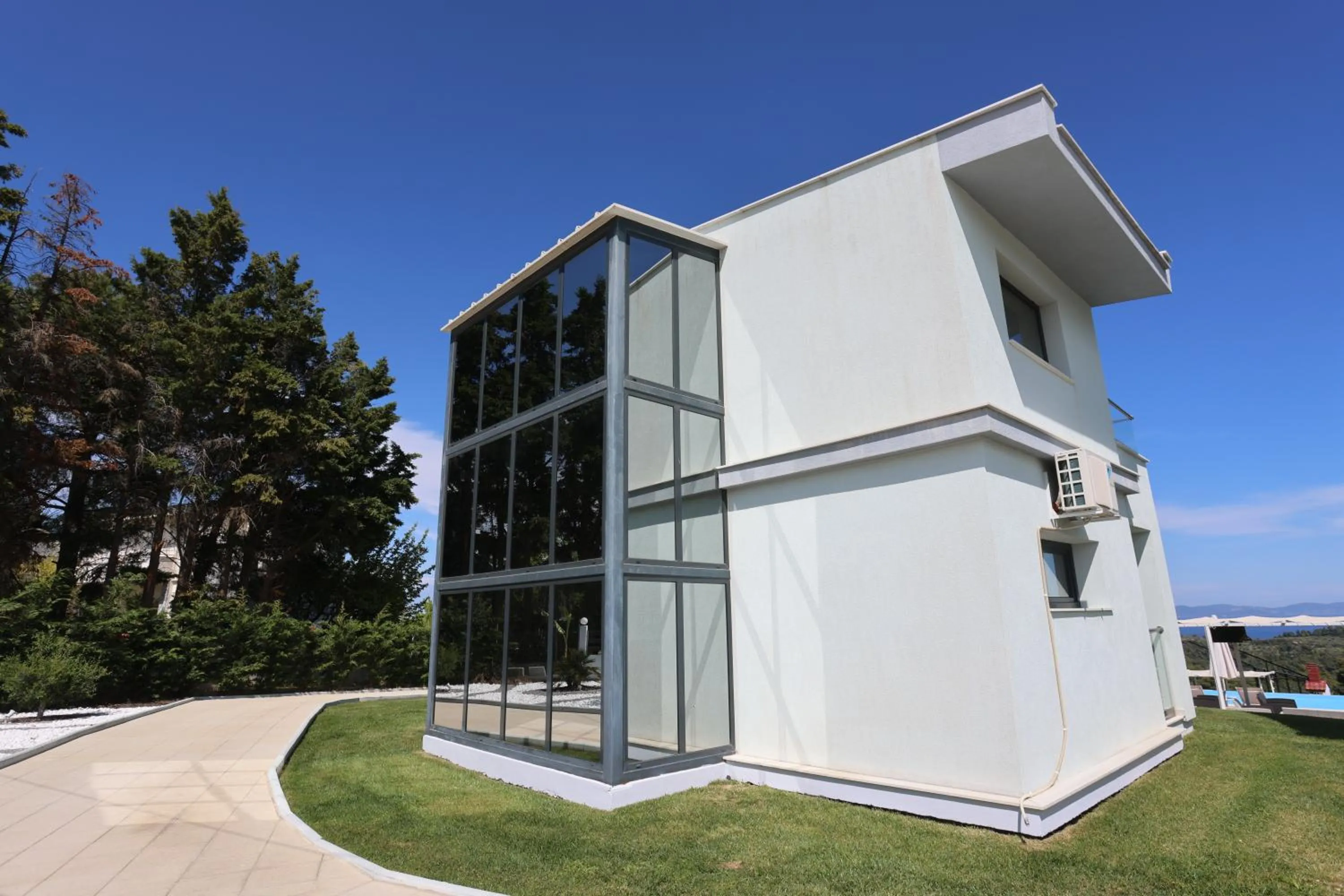 Property building in Blue Avenue