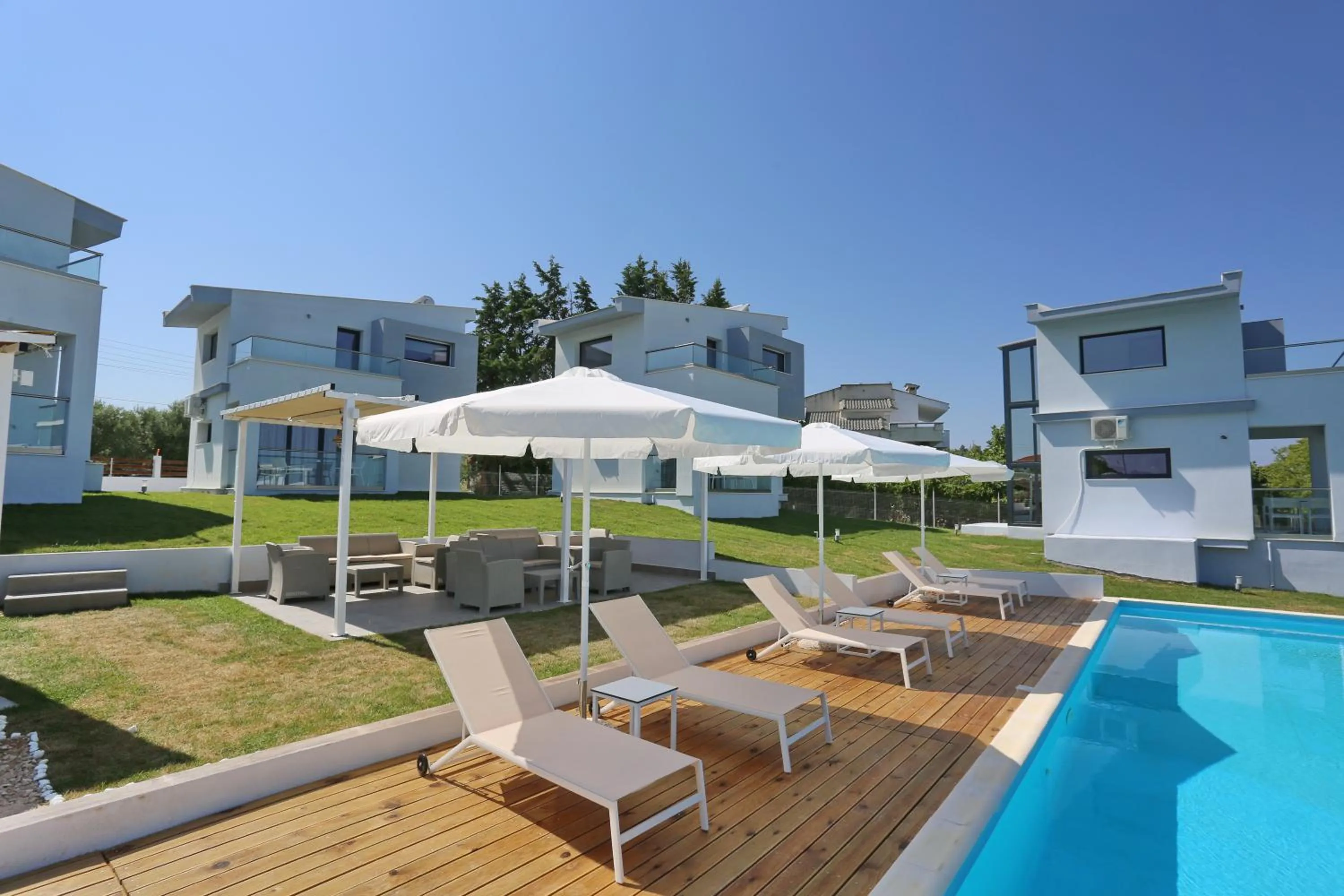 Swimming pool in Blue Avenue