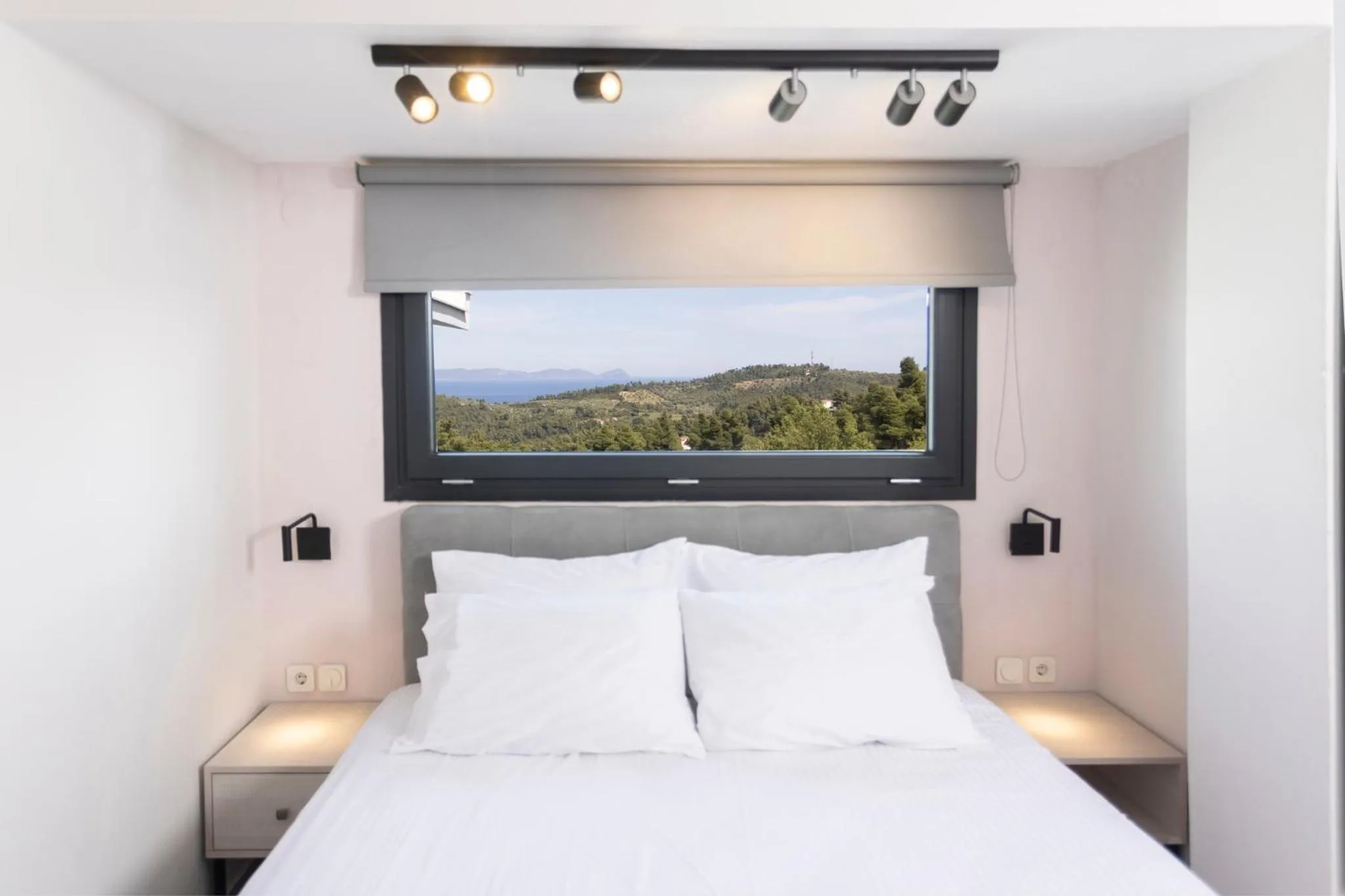 Bedroom, Bed in Blue Avenue