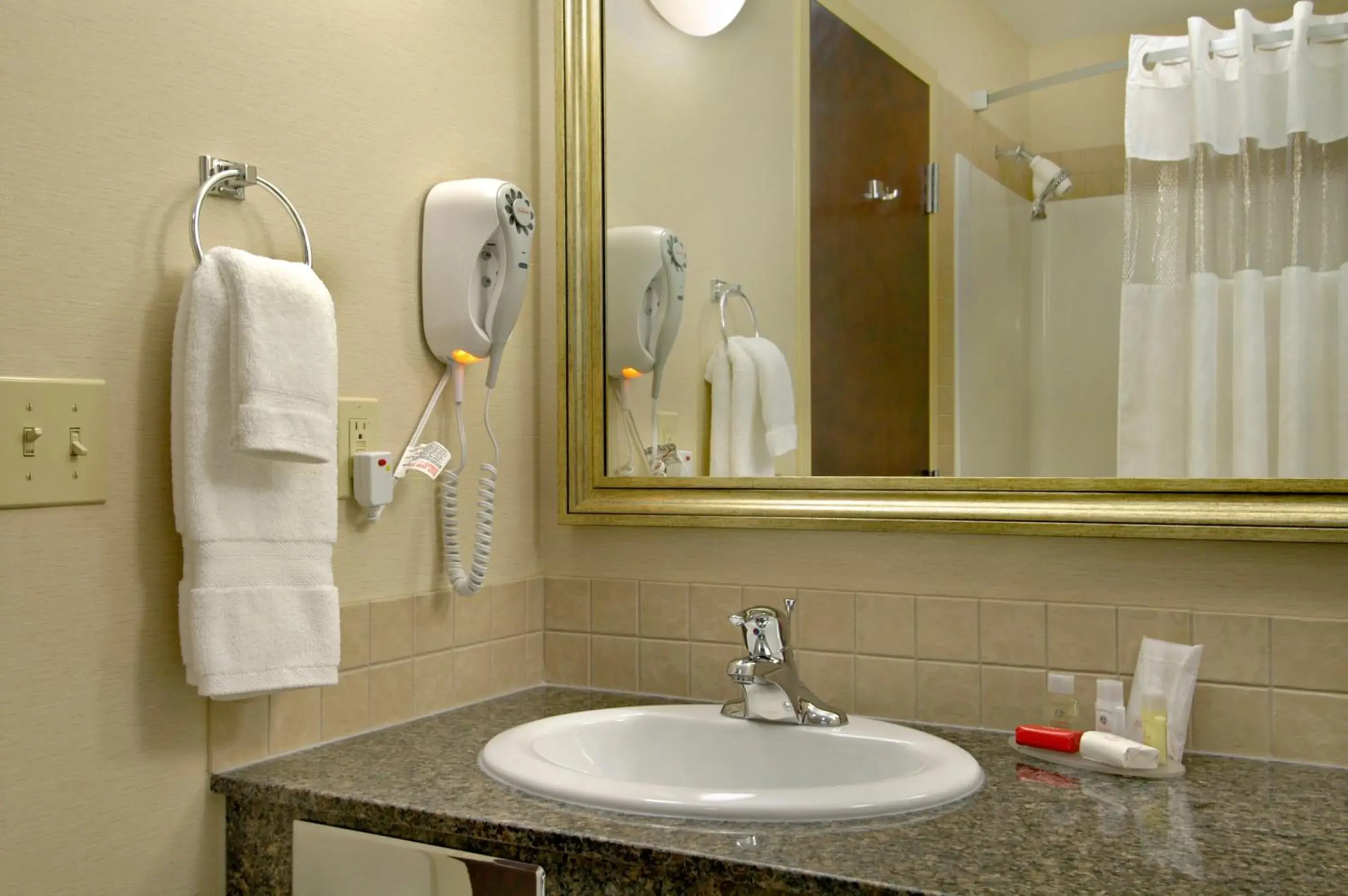 Queen Room with Two Queen Beds - Non-Smoking in Ramada by Wyndham High River Queen Room with Two Queen Beds - Non-Smoking in Ramada by Wyndham High River