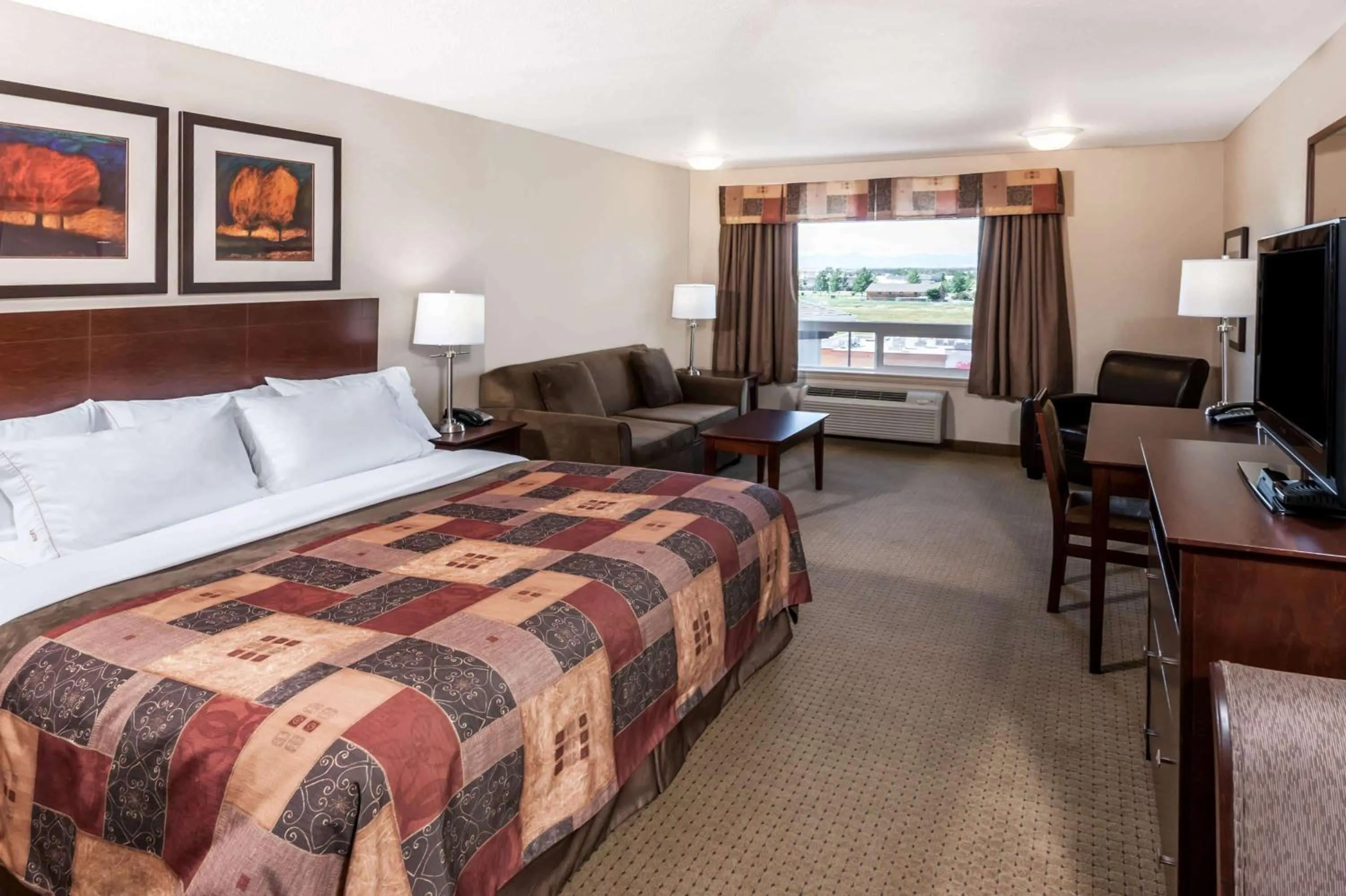 Photo of the whole room in Ramada by Wyndham High River