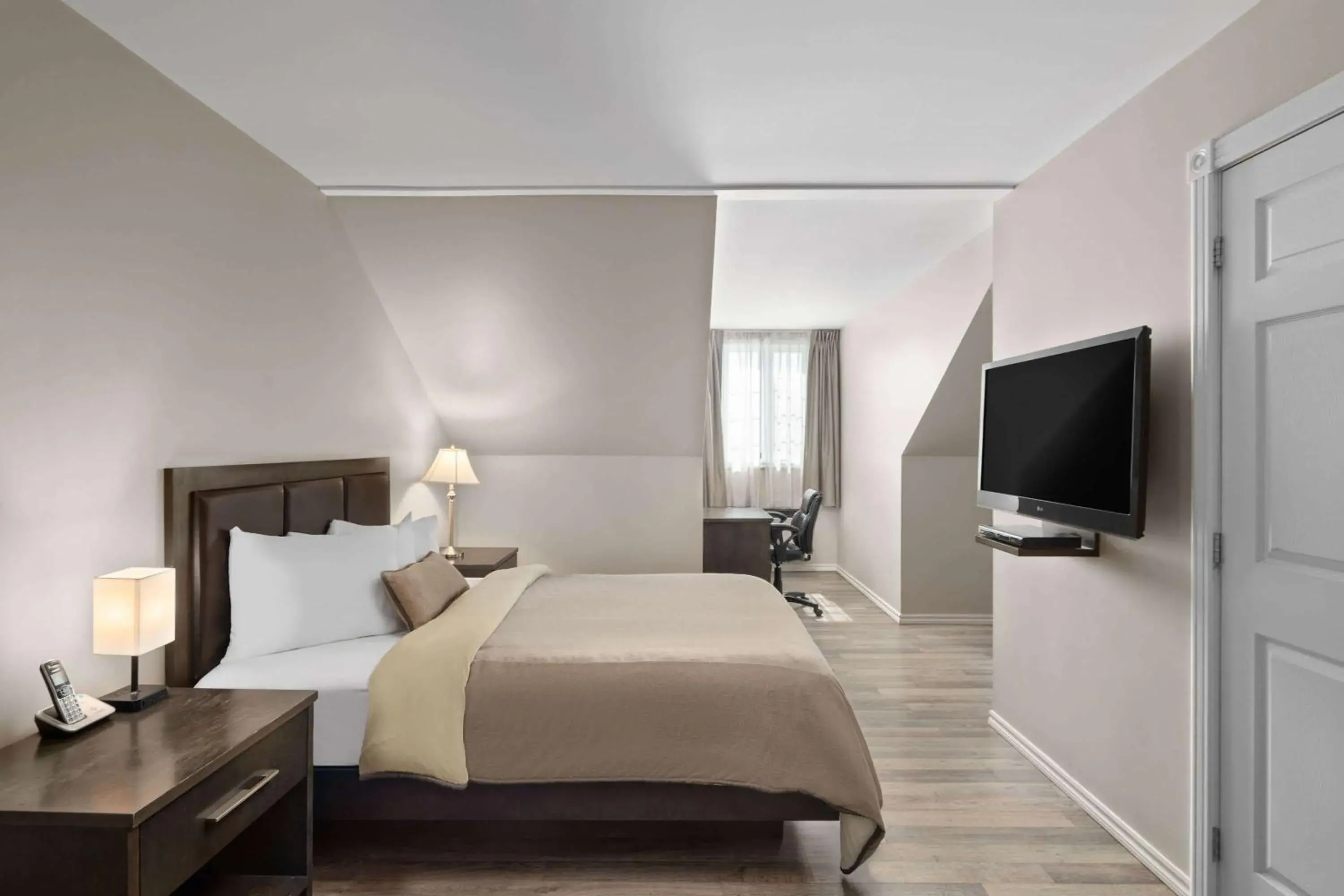 Queen Suite - Non-Smoking in Travelodge by Wyndham Roberval Queen Suite - Non-Smoking in Travelodge by Wyndham Roberval