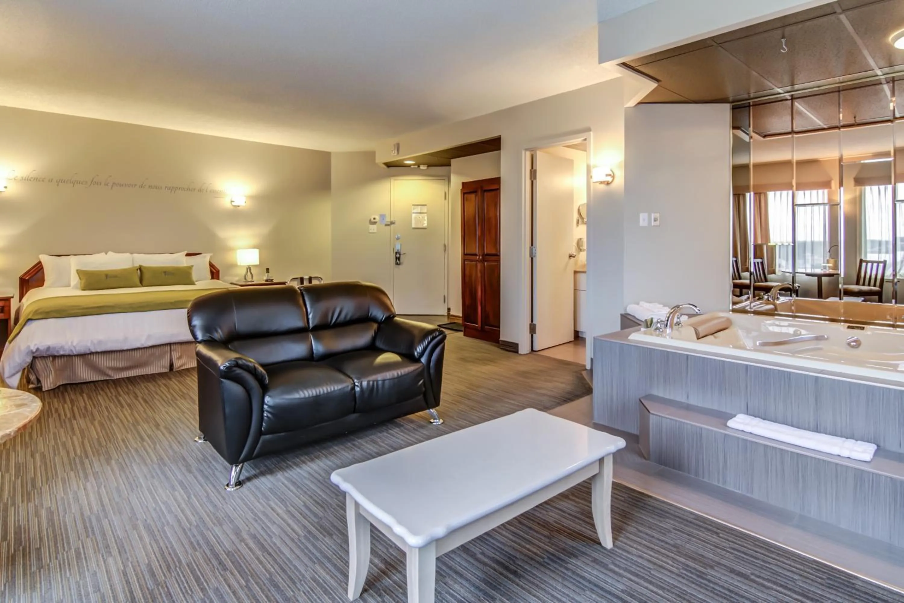 Bed in Hôtel du Jardin