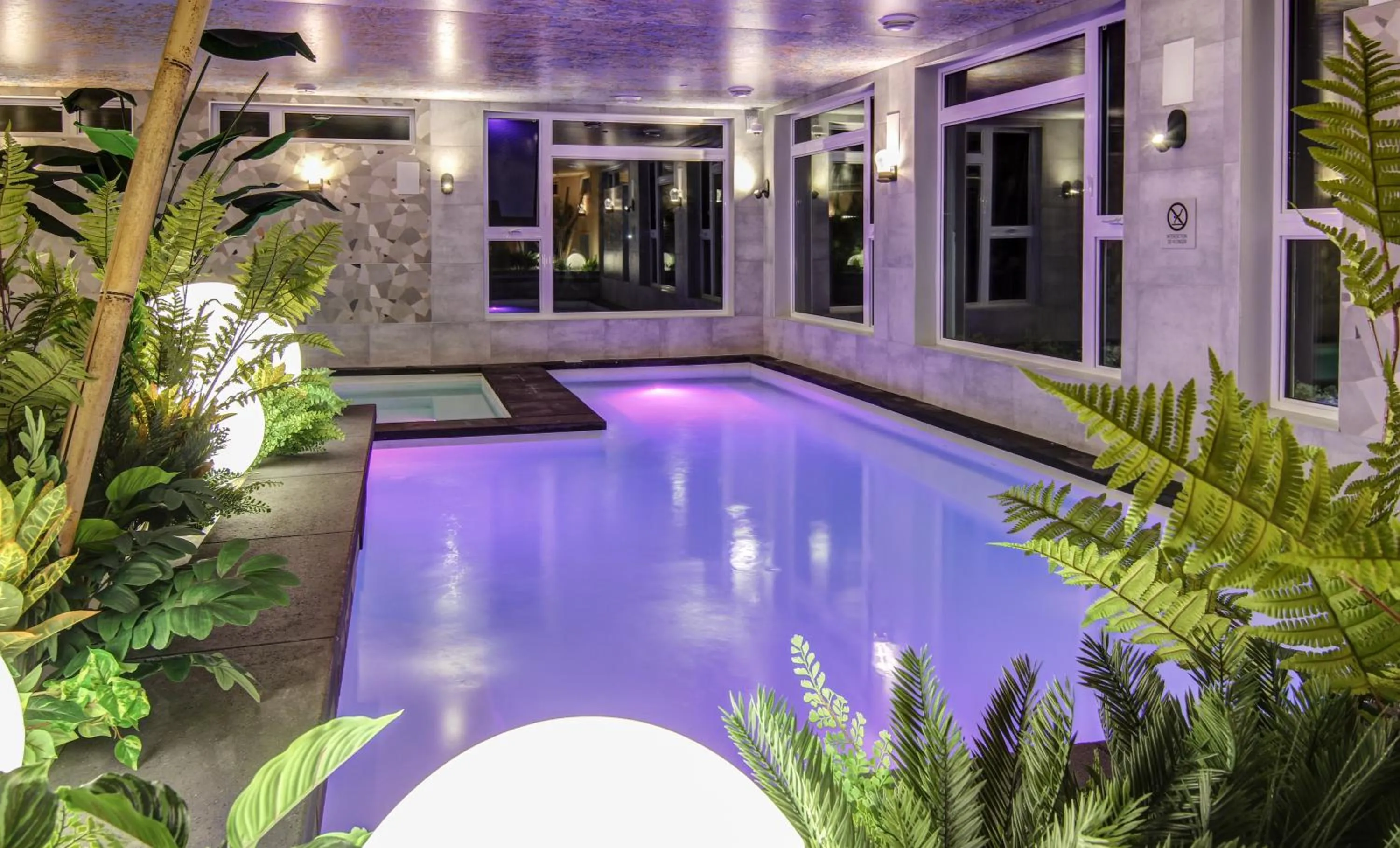 Pool view in Hôtel du Jardin