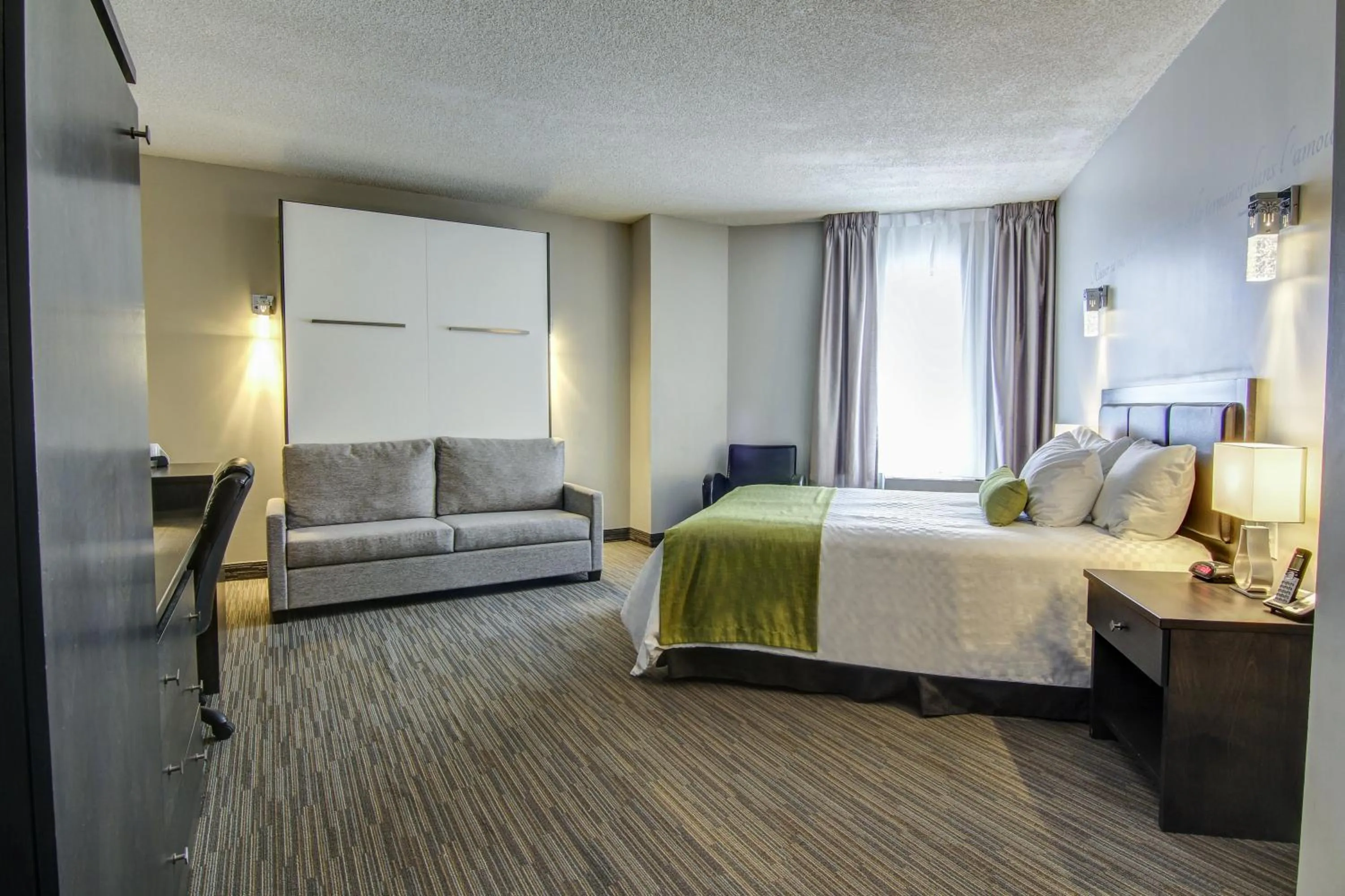 Photo of the whole room, Bed in Hôtel du Jardin