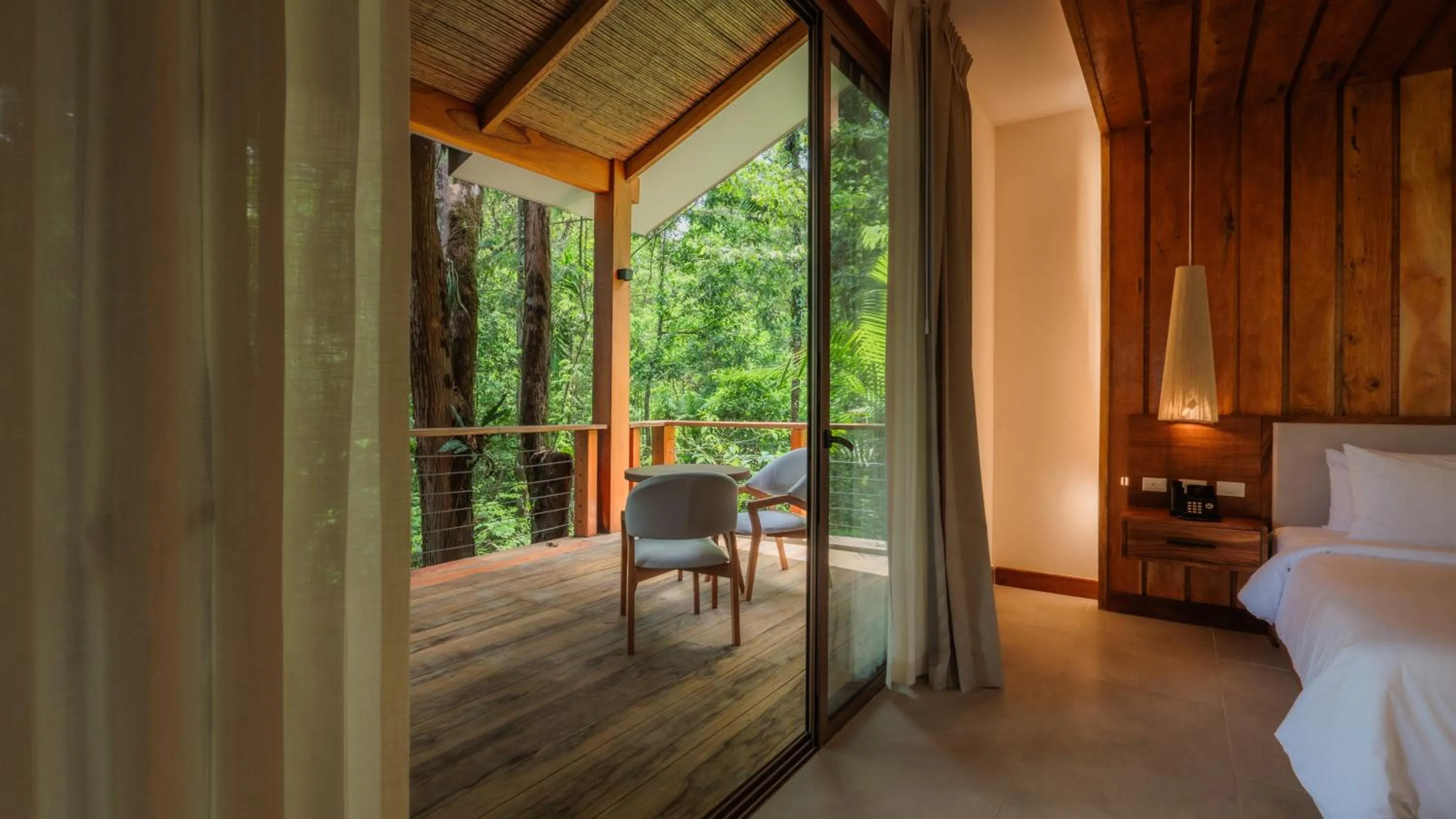 Bed in Chachagua Rainforest Hotel & Hot Springs