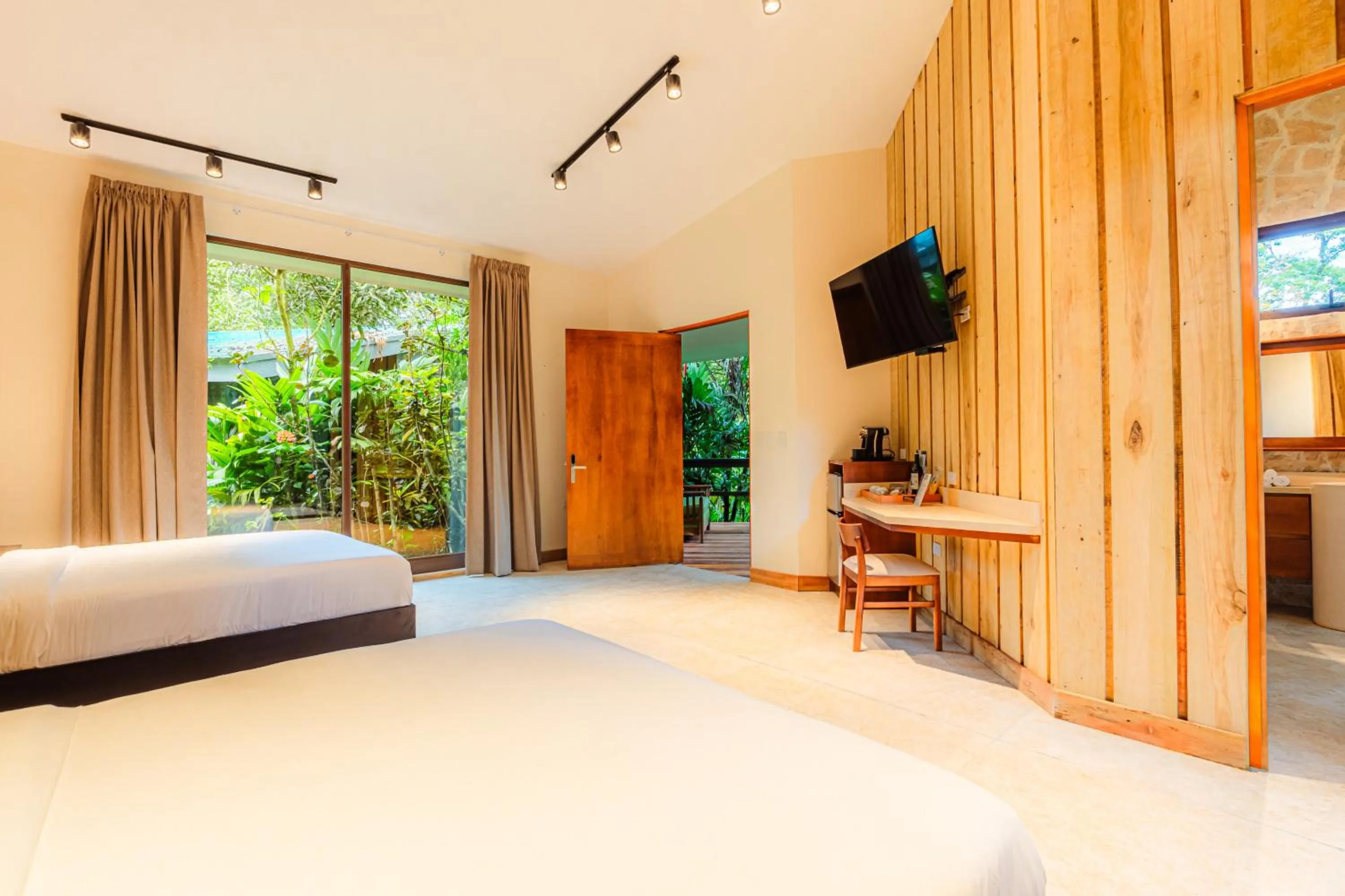Photo of the whole room, Bed in Chachagua Rainforest Hotel & Hot Springs