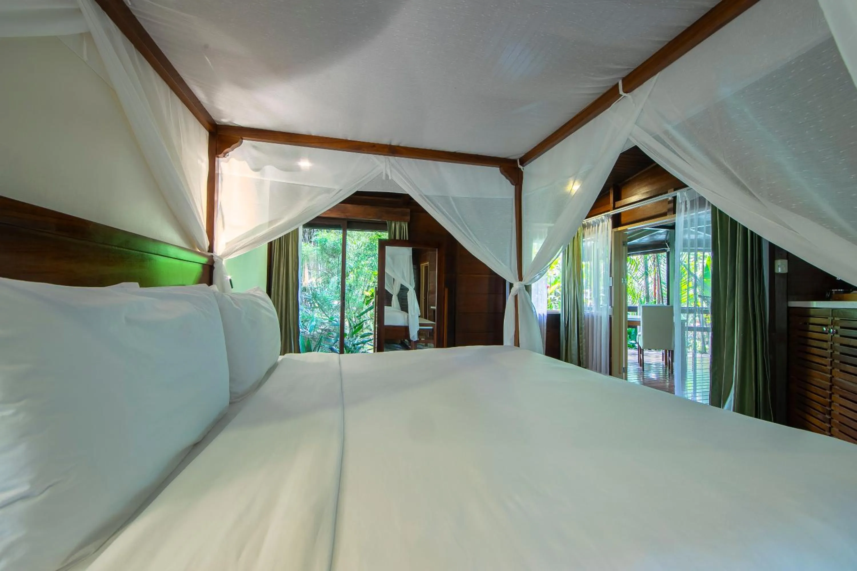 Bed in Chachagua Rainforest Hotel & Hot Springs