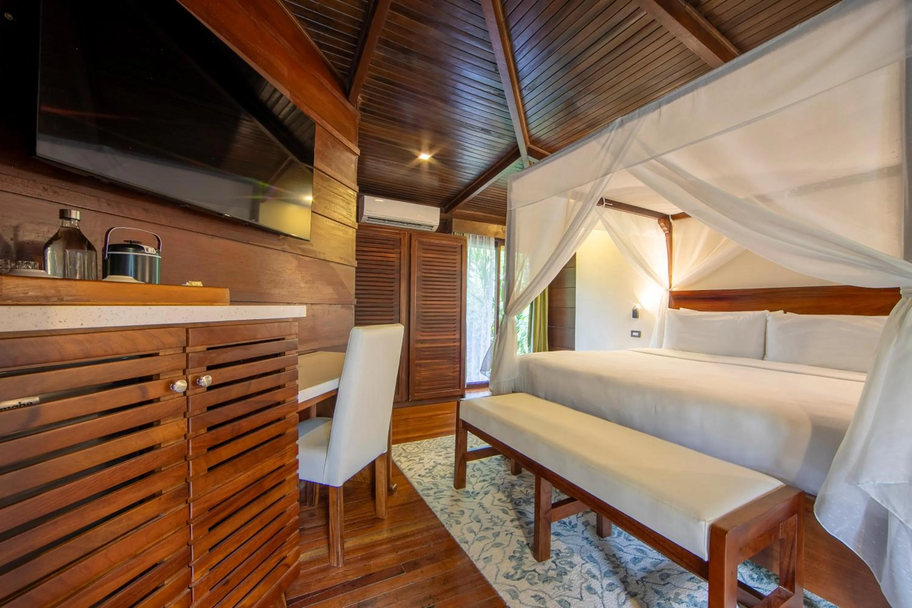 Bed in Chachagua Rainforest Hotel & Hot Springs