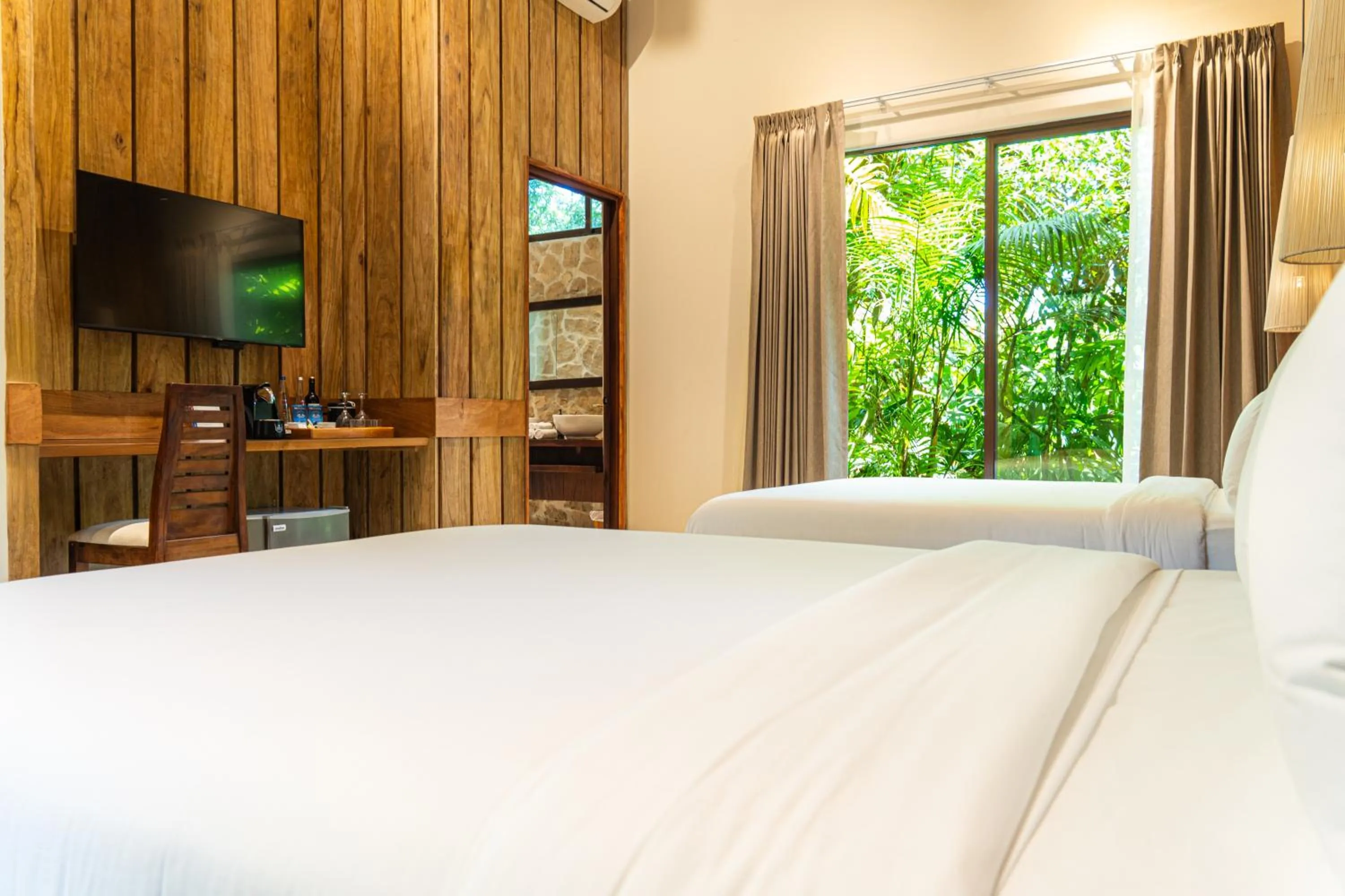 Bed in Chachagua Rainforest Hotel & Hot Springs