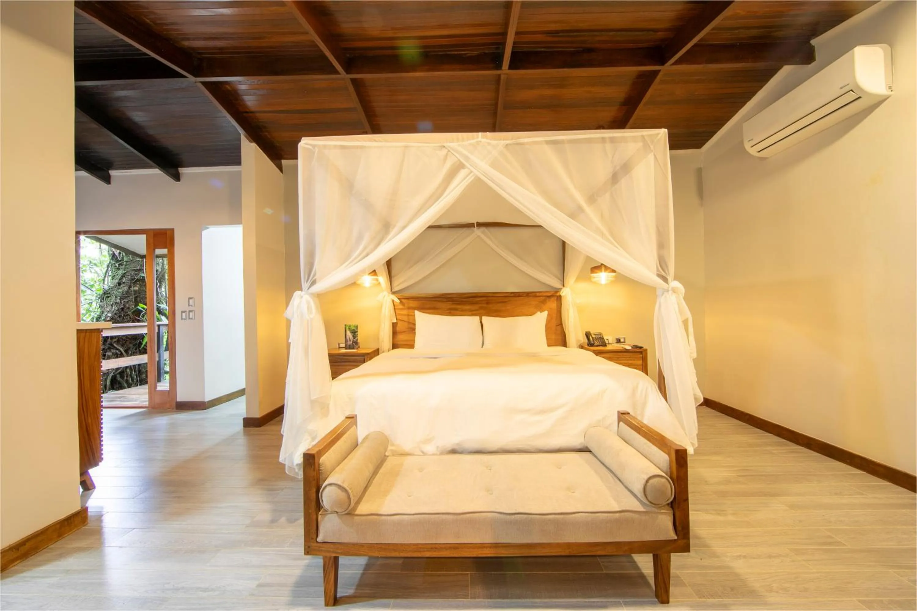 Bed in Chachagua Rainforest Hotel & Hot Springs