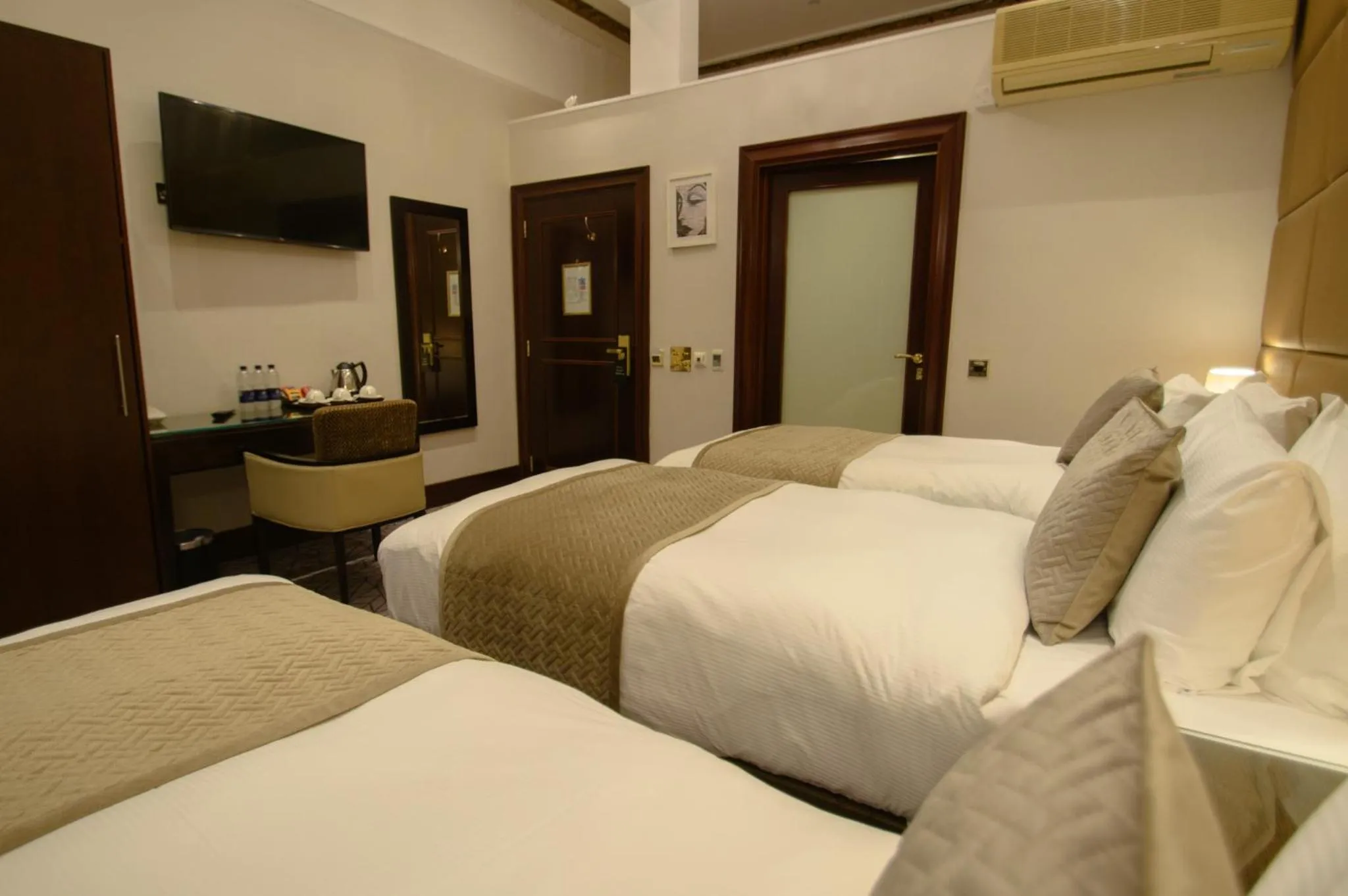 Bed in Hyde Park International